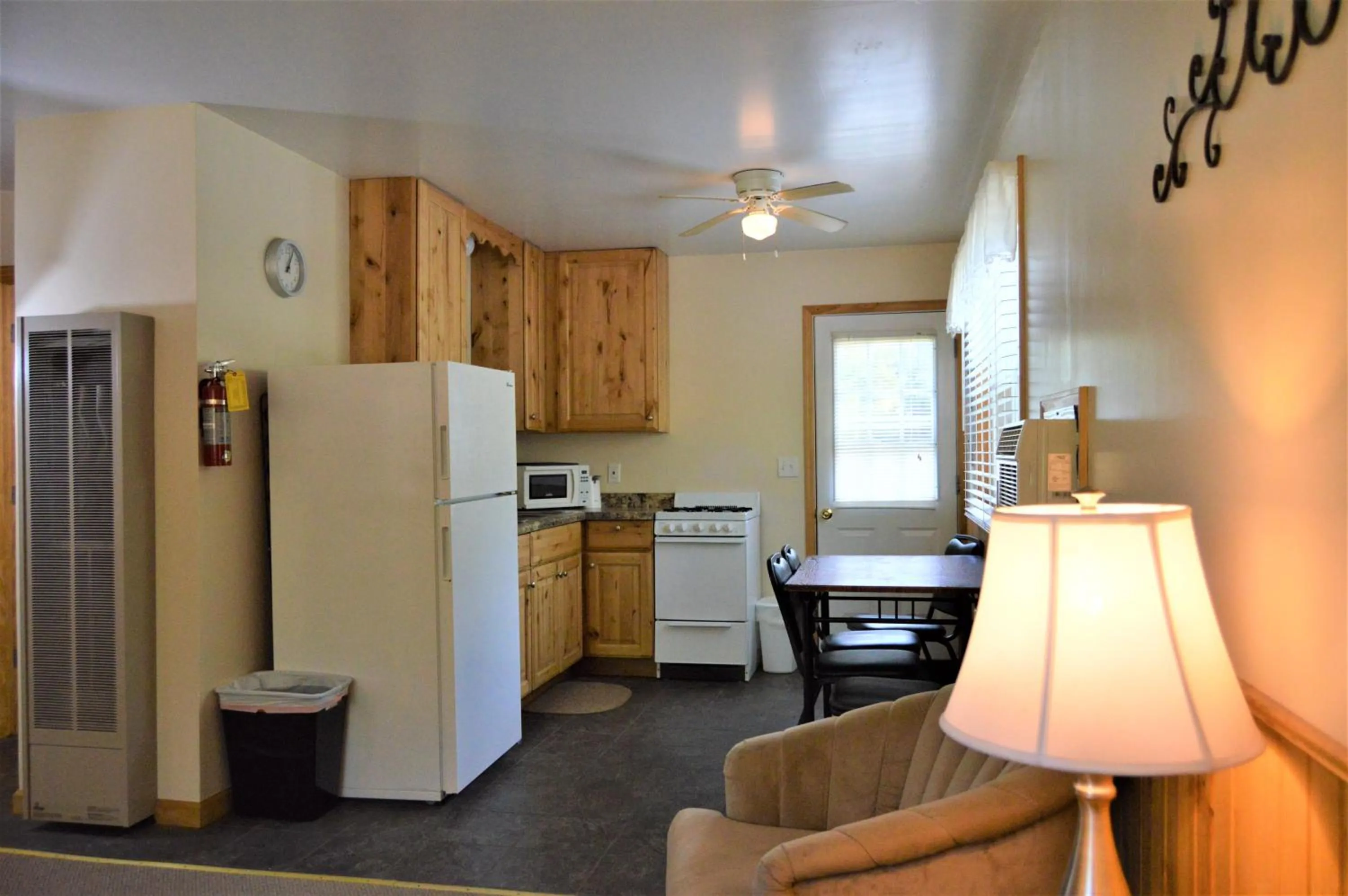 Kitchen or kitchenette in Baileys Sunset Cottages