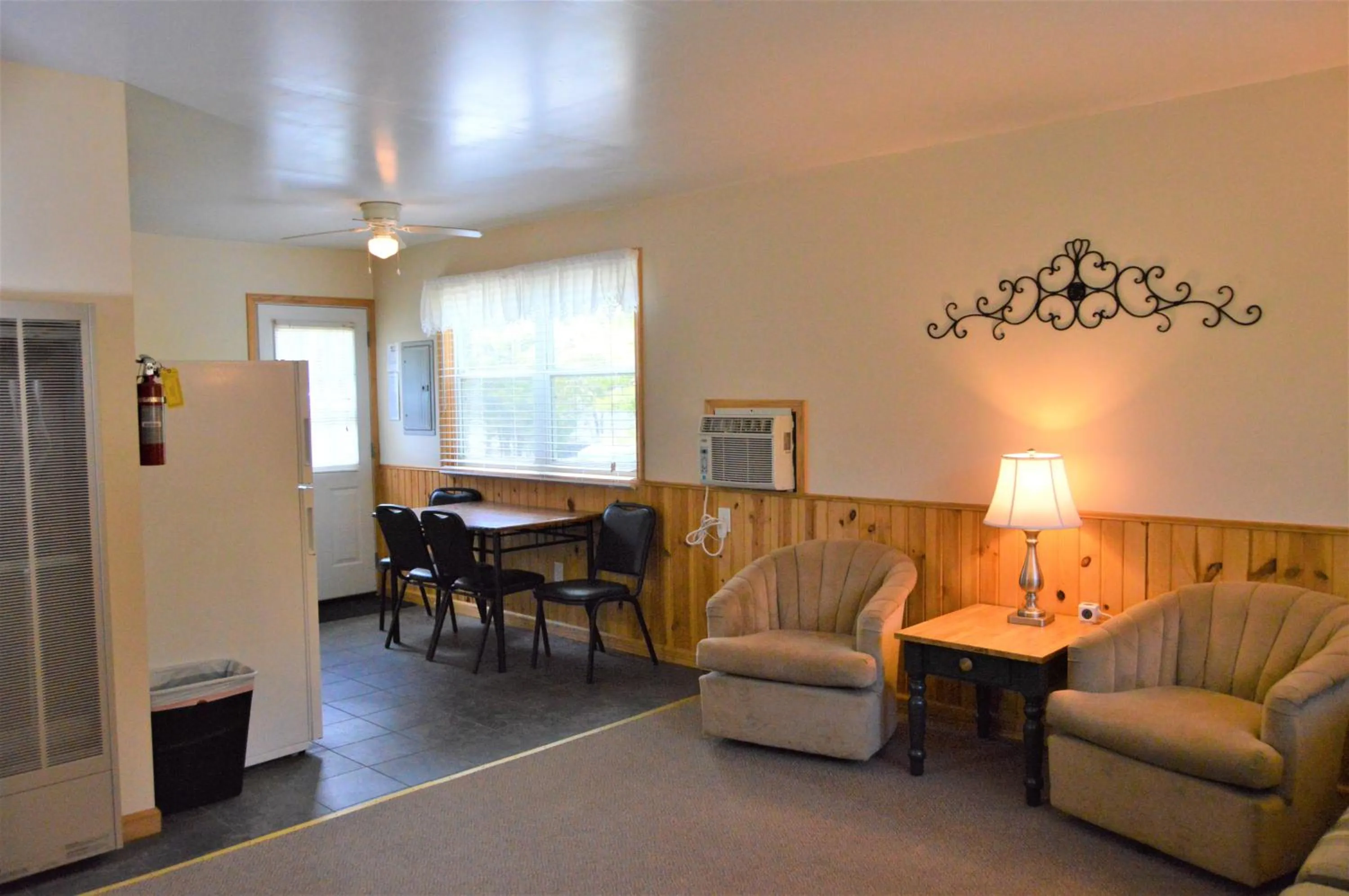 Dining area in Baileys Sunset Cottages