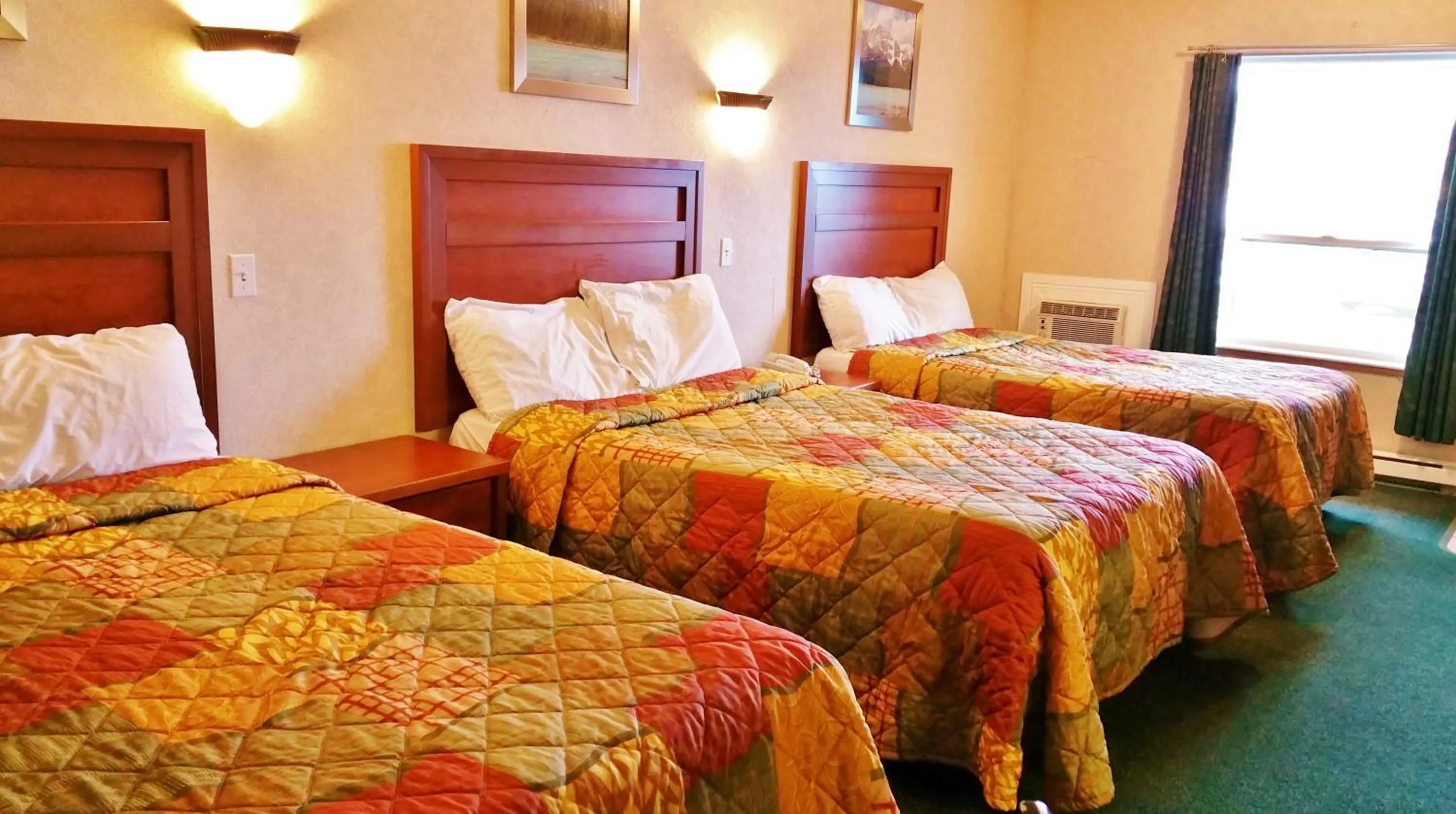 Day, Bed in Alpine Motel