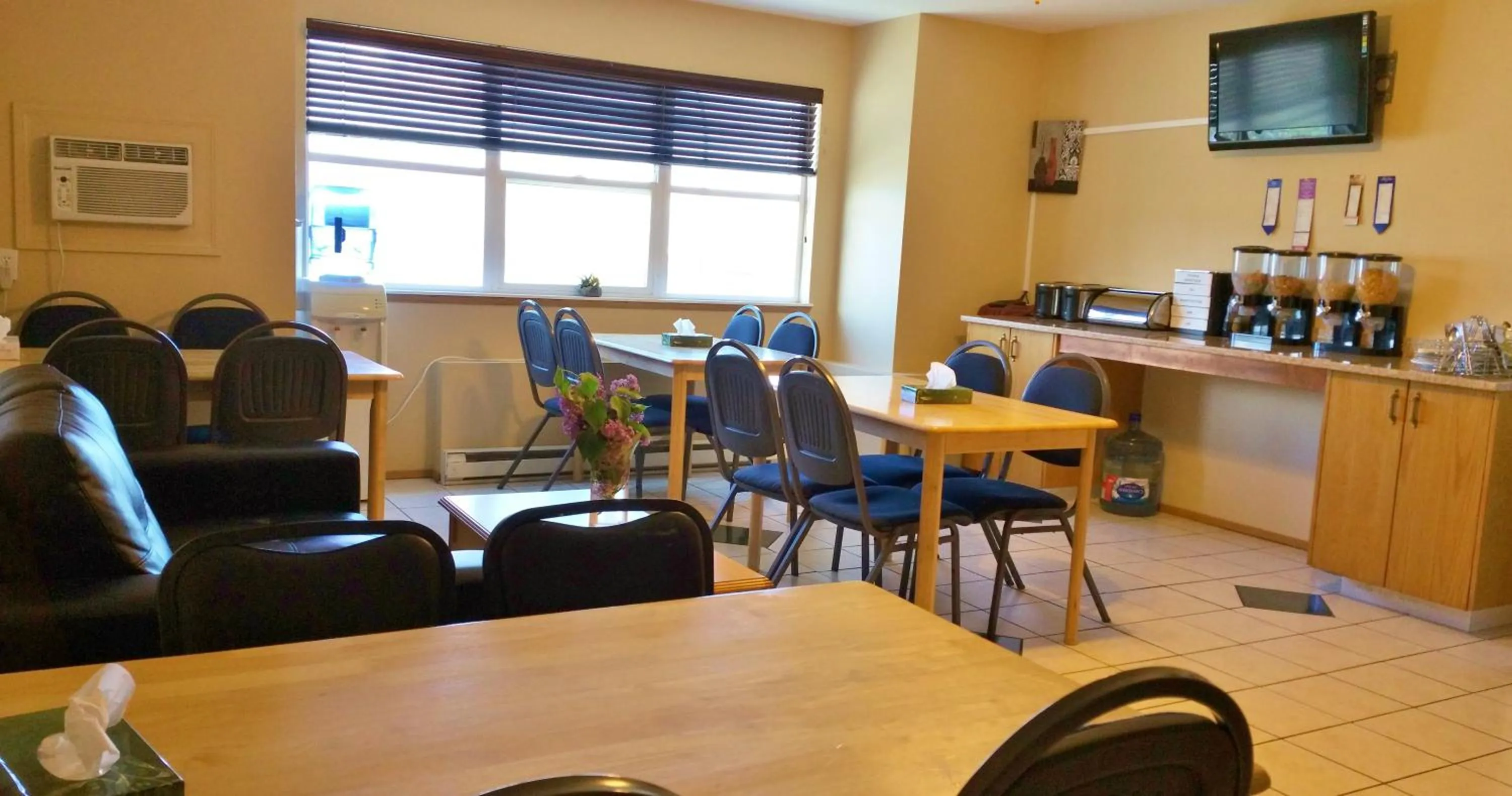 Restaurant/places to eat in Alpine Motel