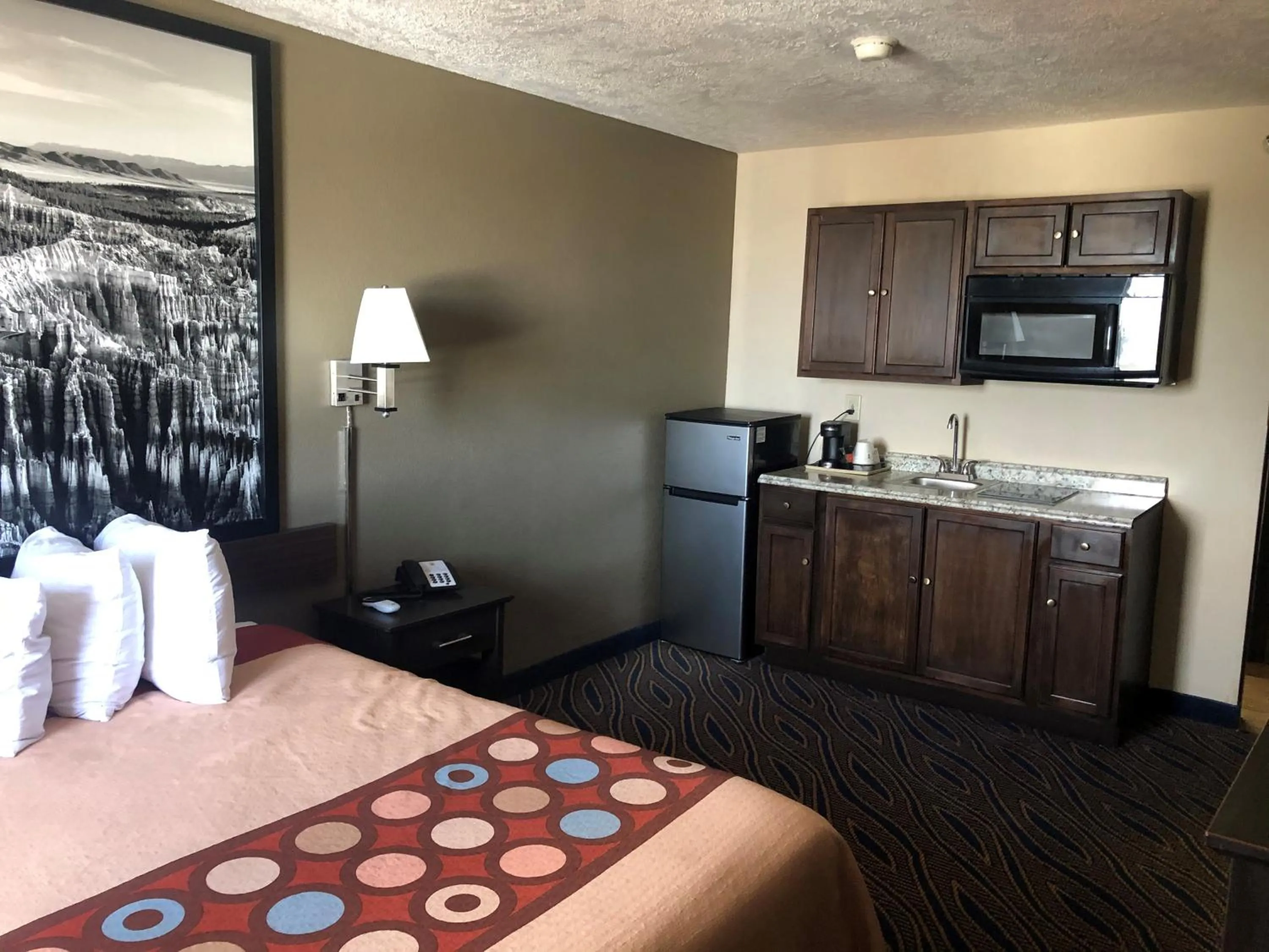 Bed in Super 8 by Wyndham Cedar City