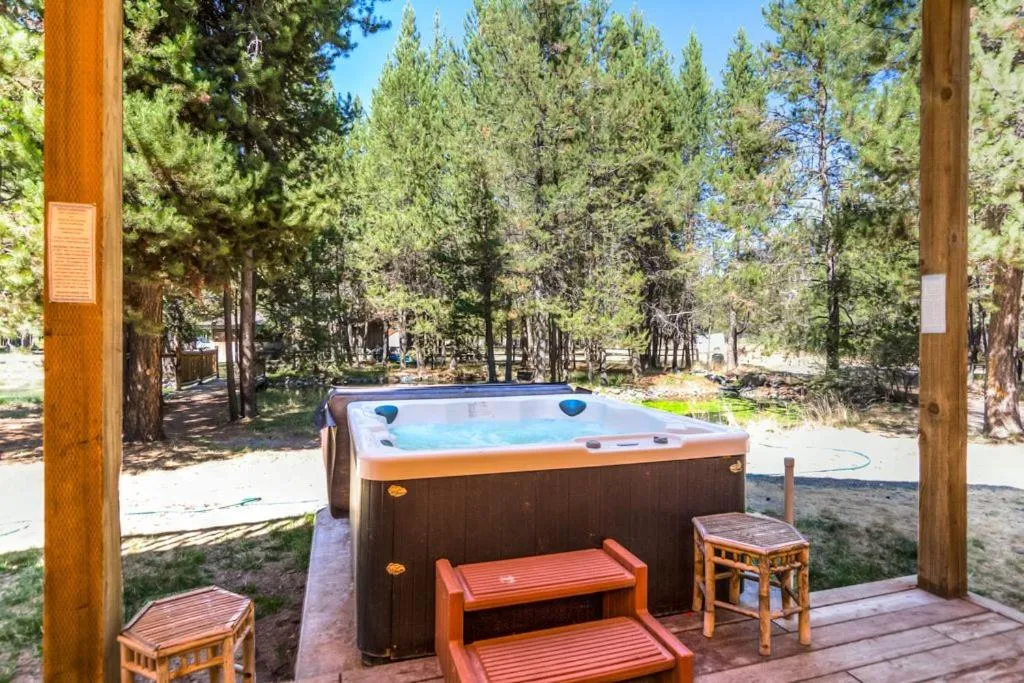 Hot Tub in DiamondStone Guest Lodges