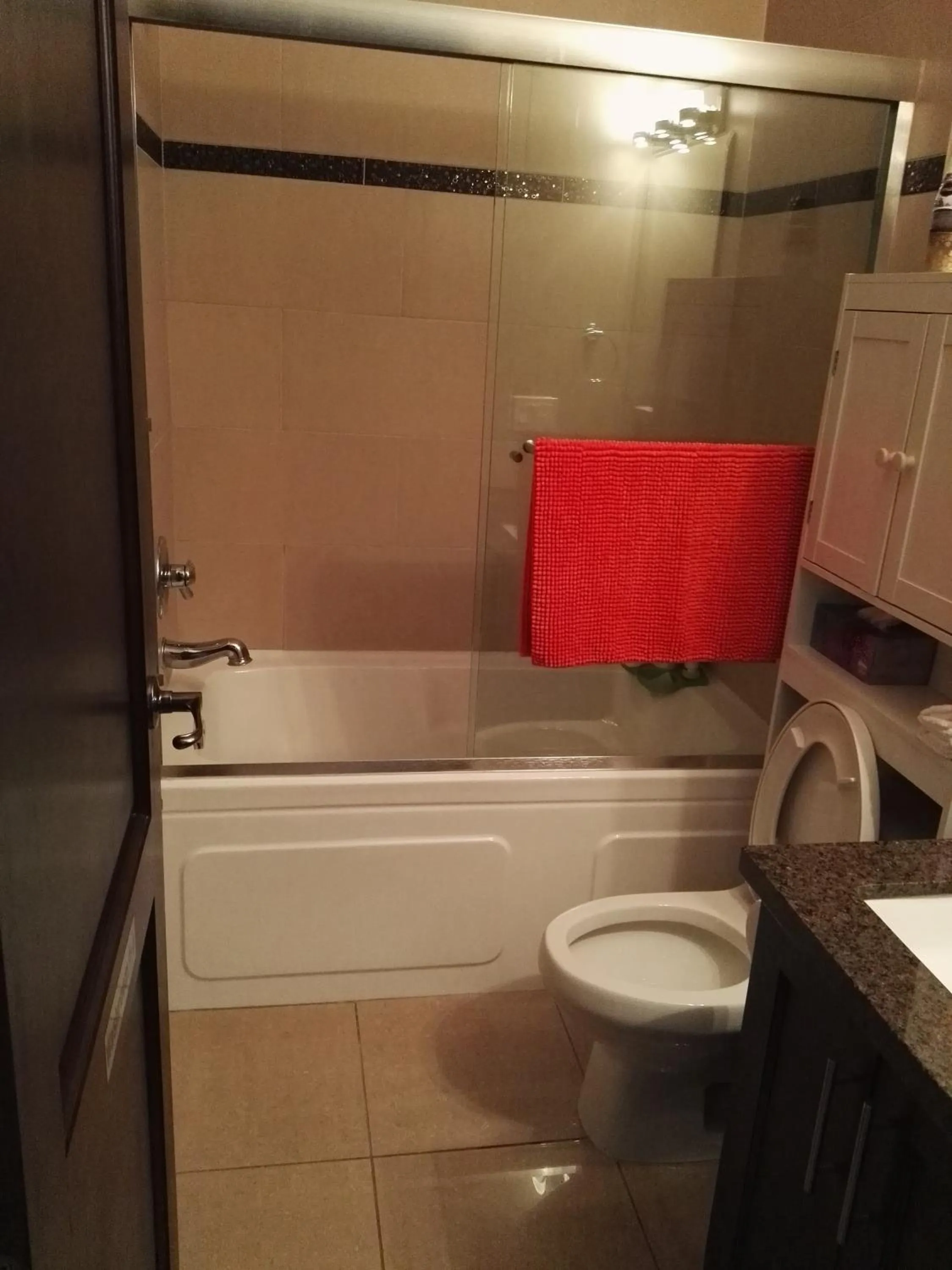 Shower in Sunny Island by White Rock B&B