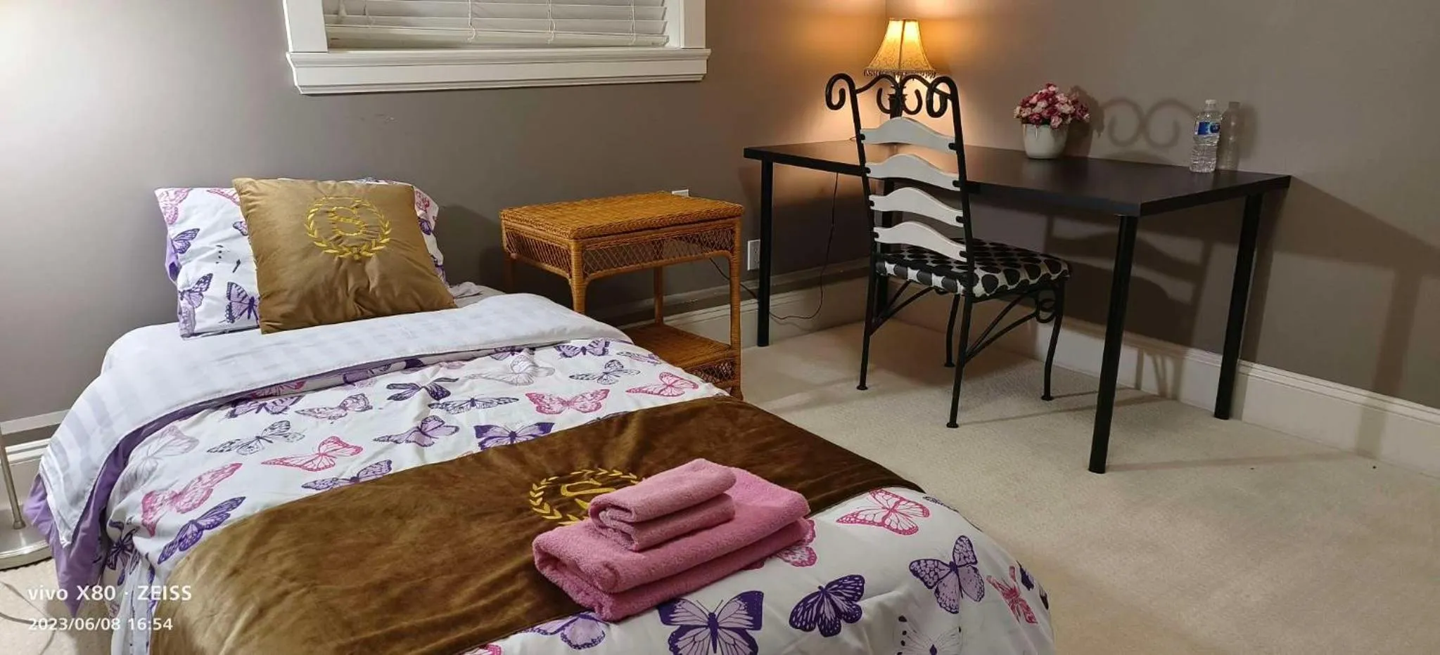 Bed in Sunny Island by White Rock B&B