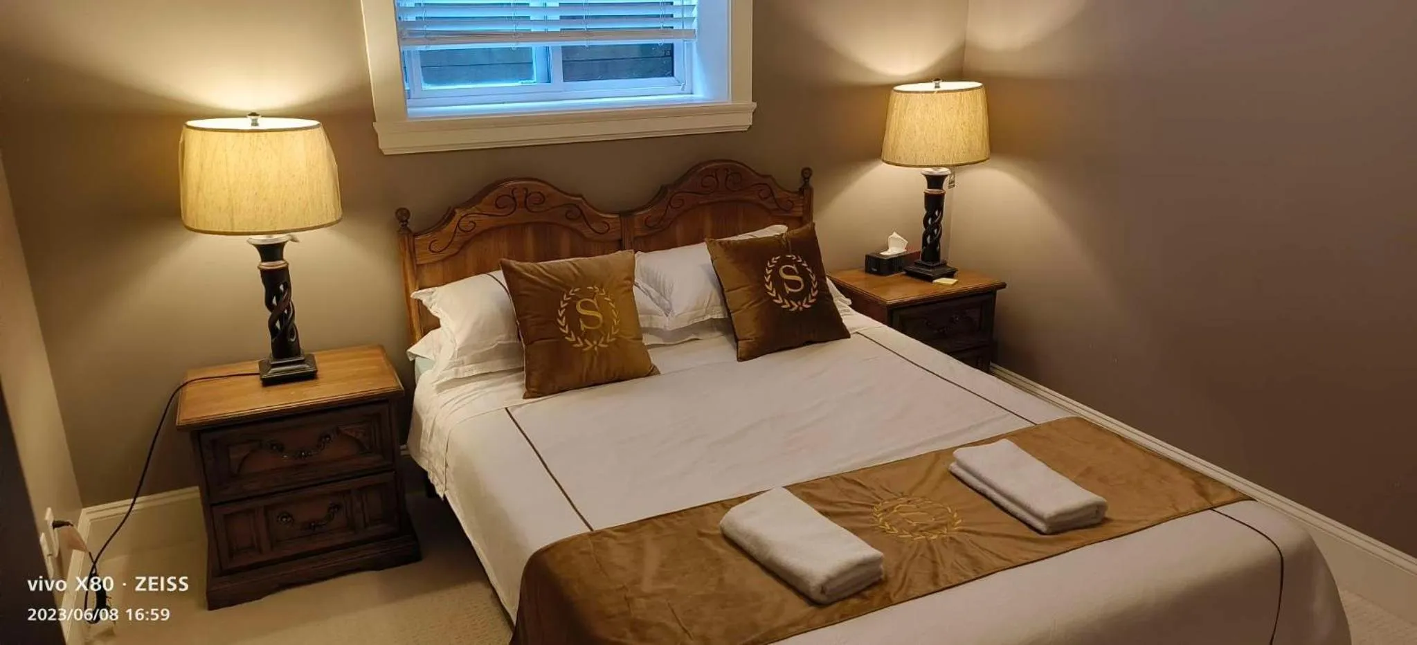 Bed in Sunny Island by White Rock B&B