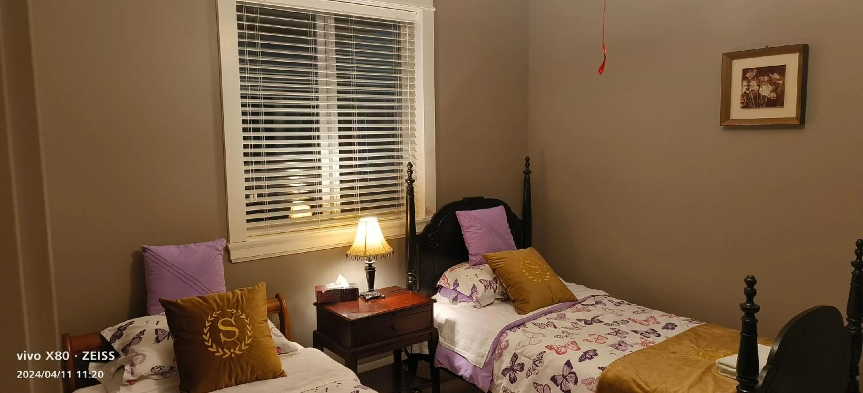 Bed in Sunny Island by White Rock B&B