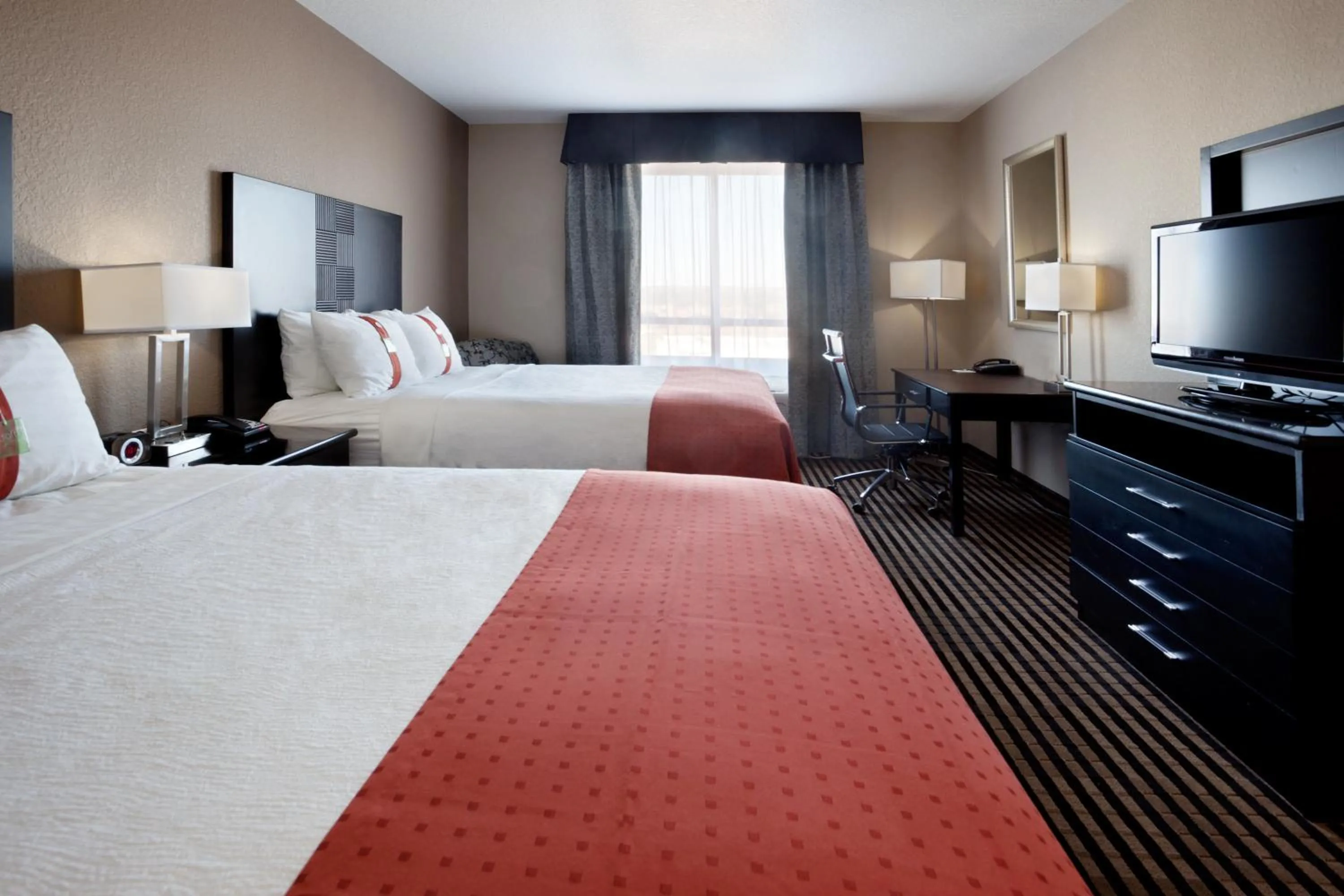 Photo of the whole room, Bed in Holiday Inn San Antonio North Stone Oak Area by IHG-Newly Renovated