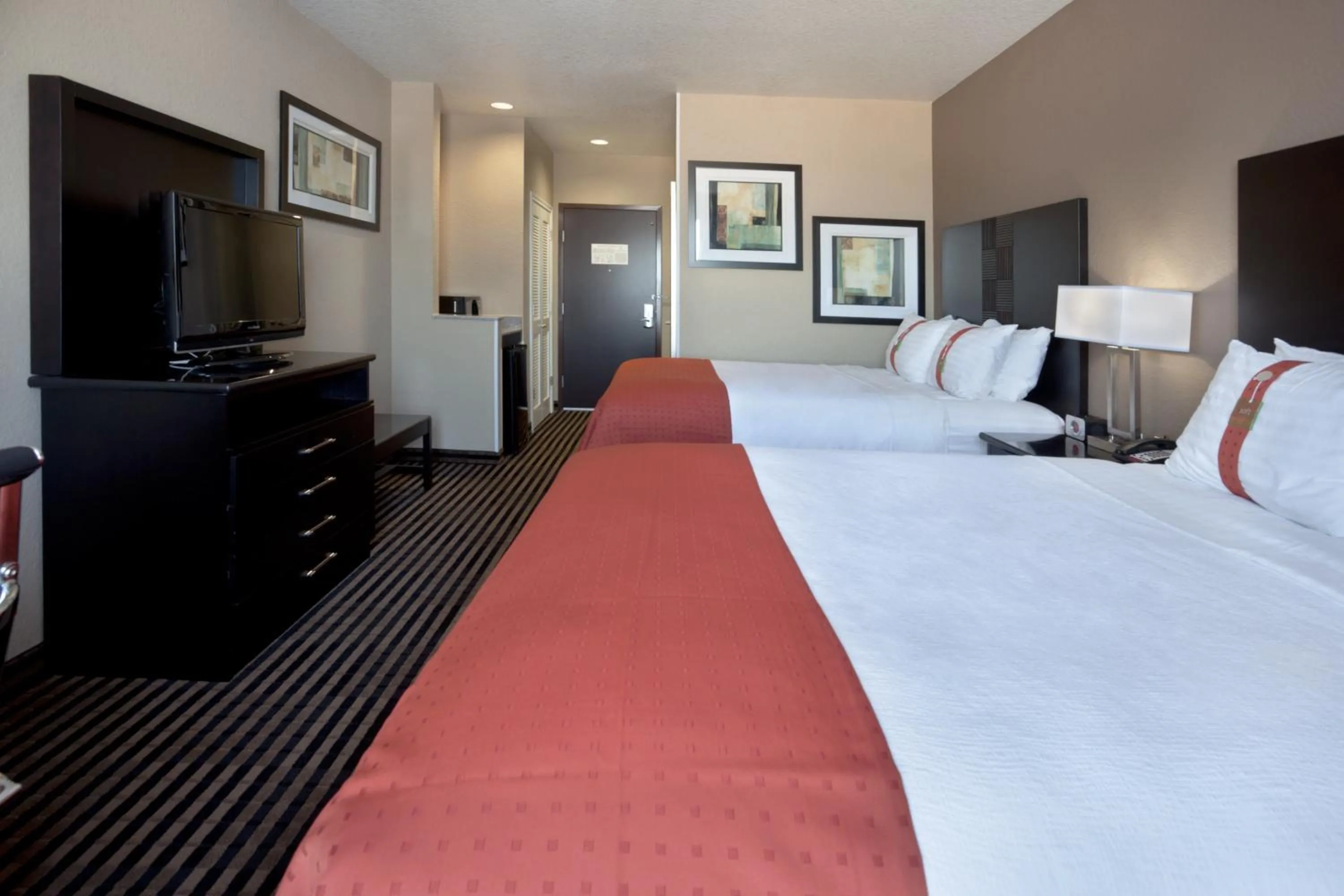 Photo of the whole room, Bed in Holiday Inn San Antonio North Stone Oak Area by IHG-Newly Renovated