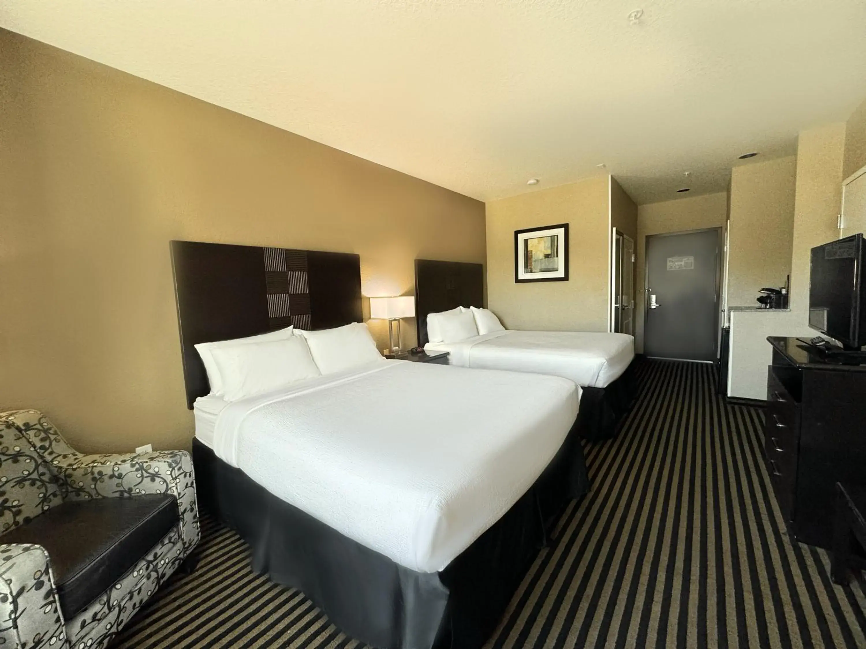 Standard Room with Two Queen Beds - Communications Accessible Tub in Holiday Inn San Antonio North Stone Oak Area by IHG-Newly Renovated Standard Room with Two Queen Beds - Communications Accessible Tub in Holiday Inn San Antonio North Stone Oak Area by IHG-Newly Renovated
