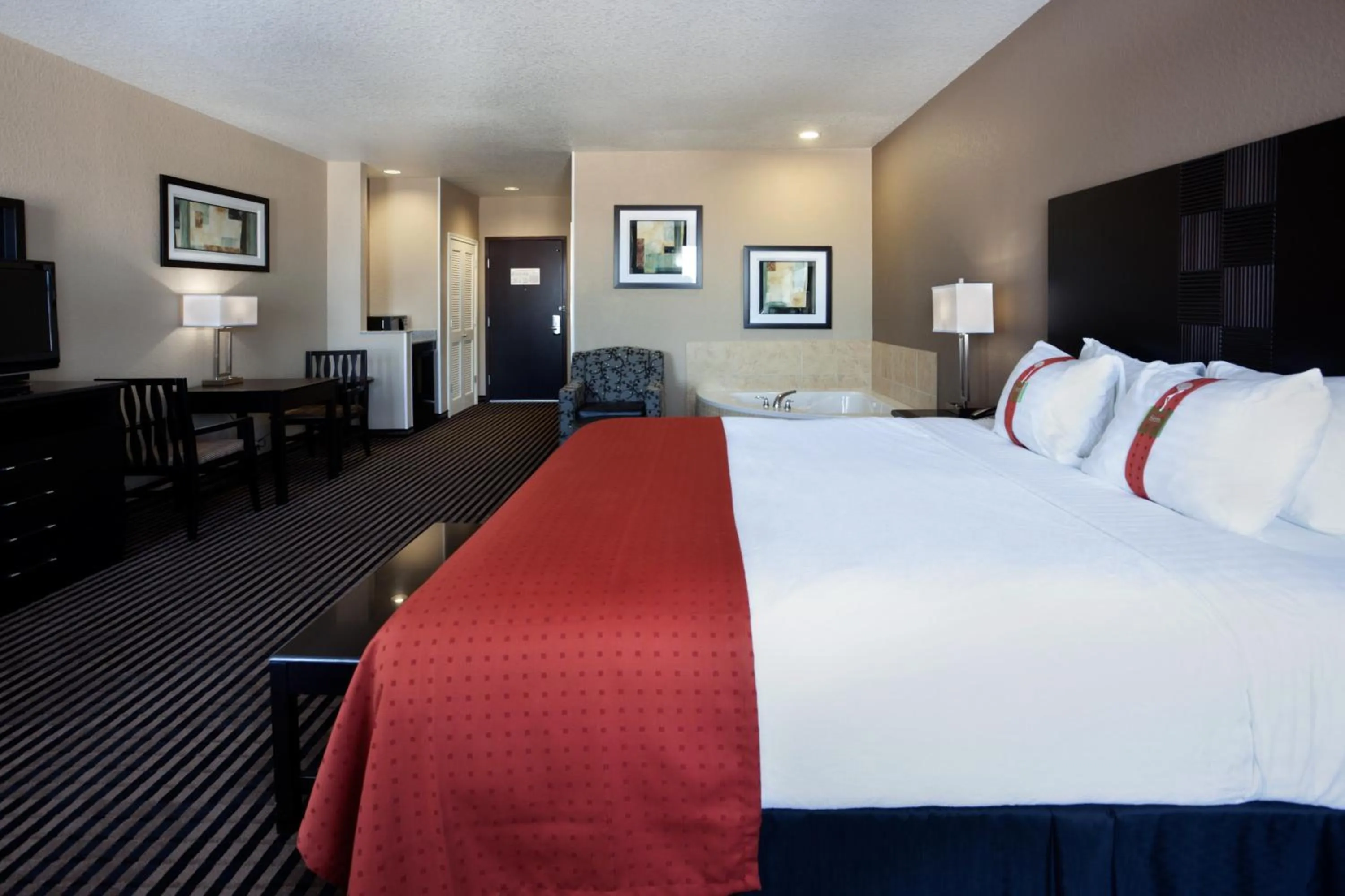 Photo of the whole room, Bed in Holiday Inn San Antonio North Stone Oak Area by IHG-Newly Renovated