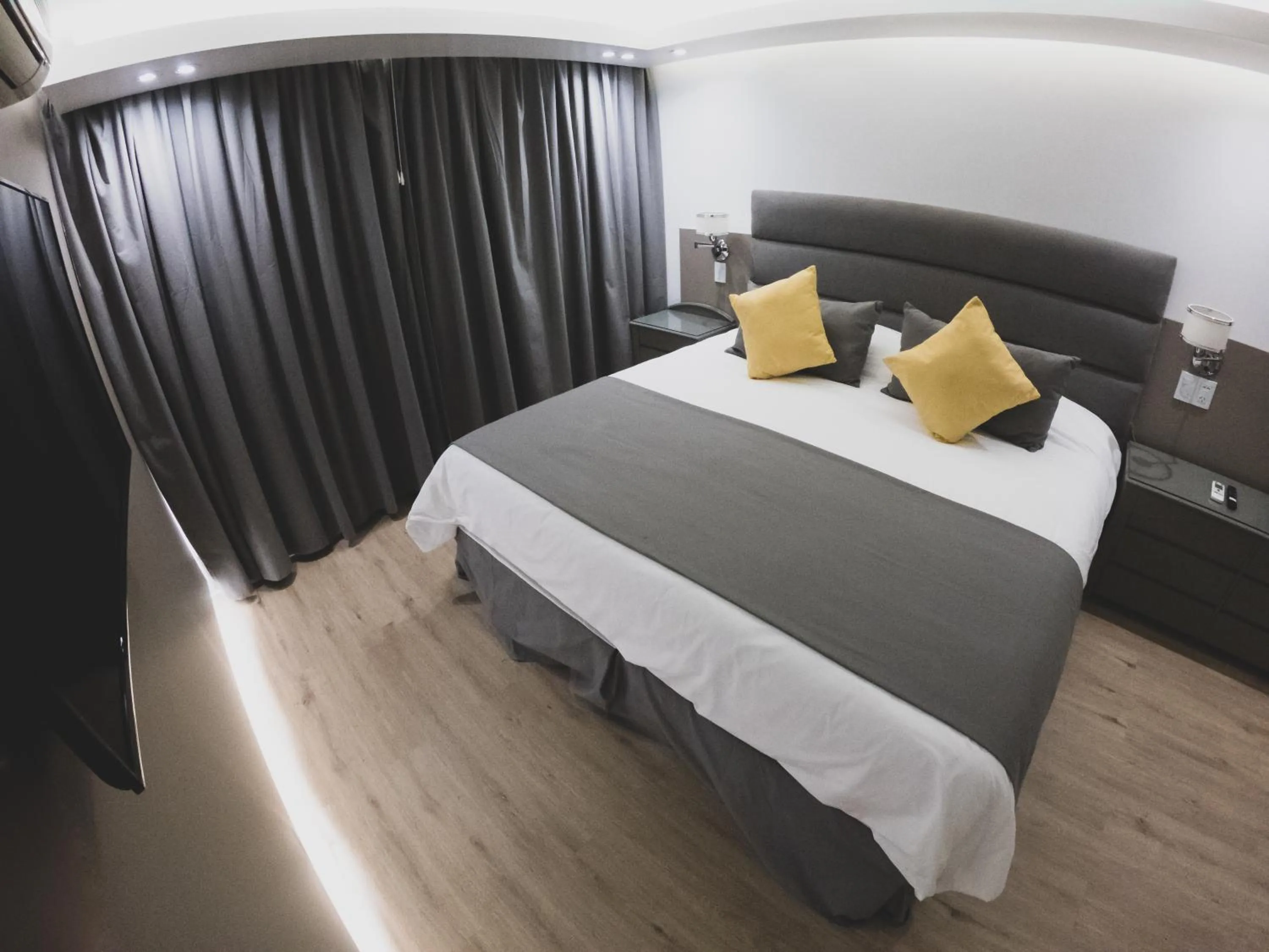 Bedroom, Bed in Hotel Metropol