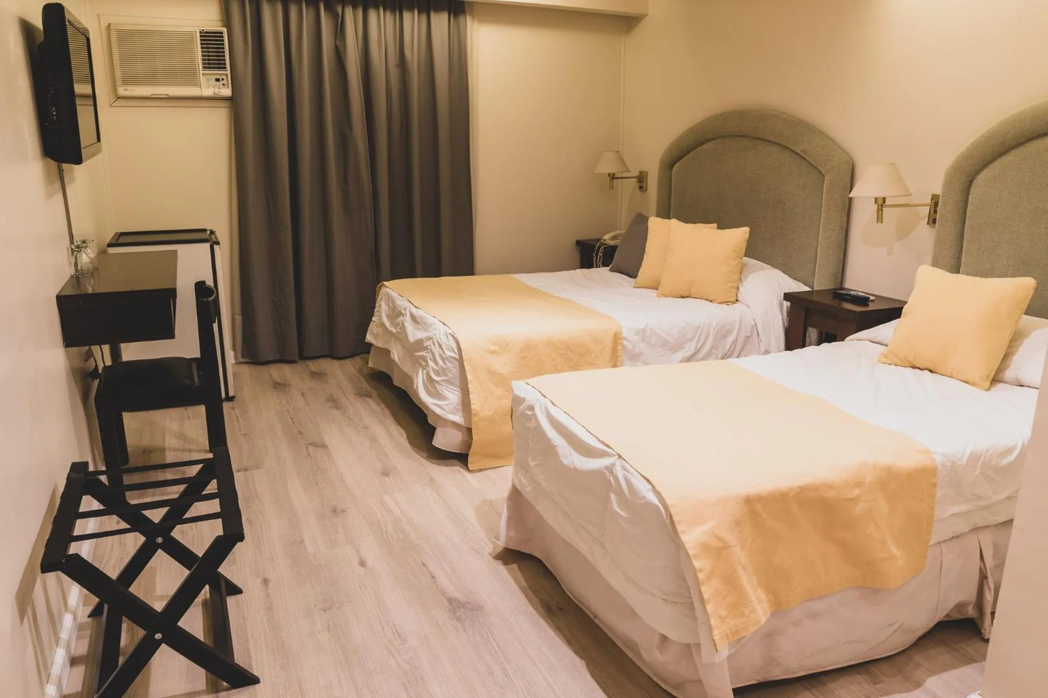 Bedroom, Bed in Hotel Metropol