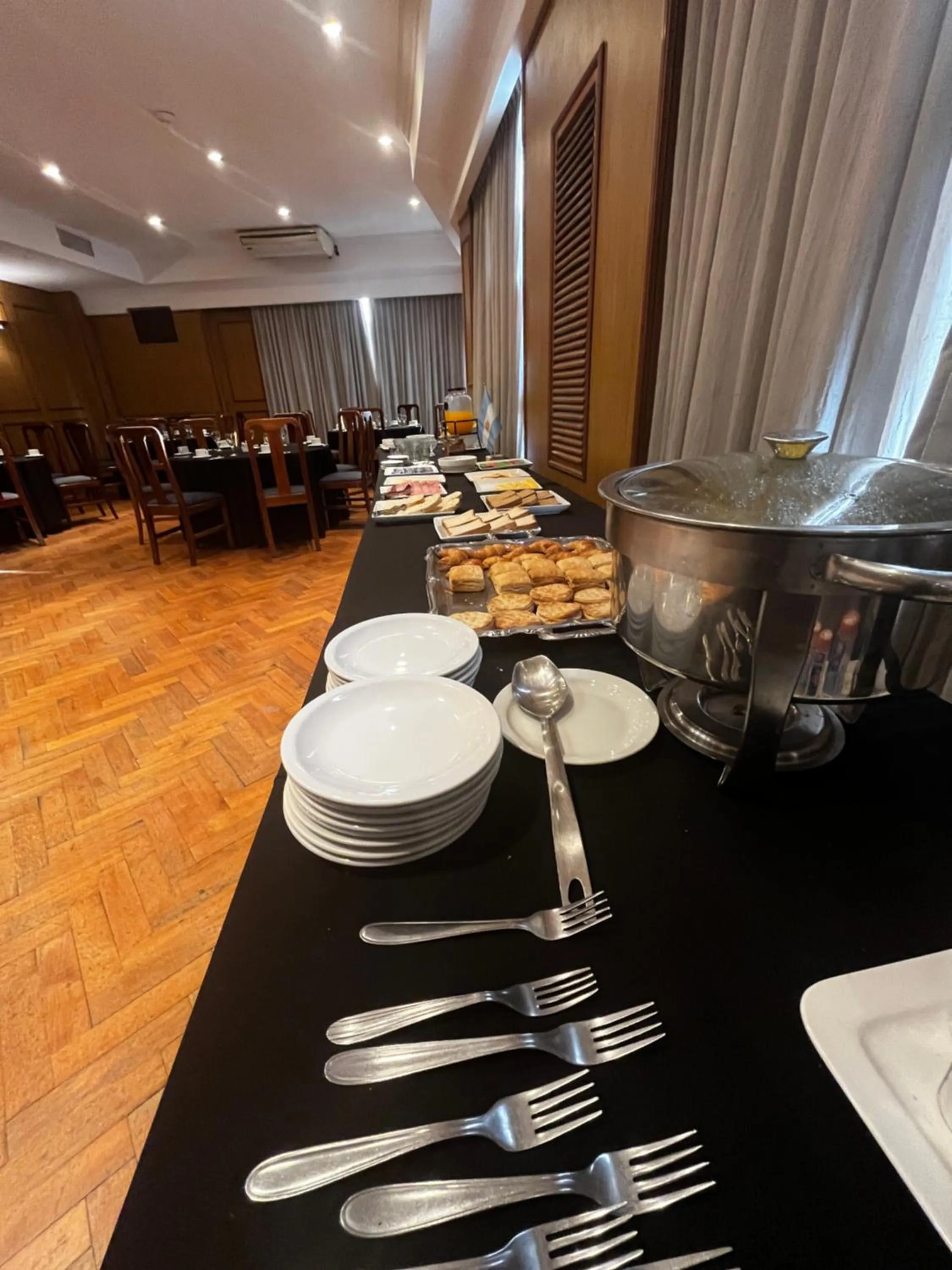 Restaurant/places to eat in Hotel Catalinas Tucuman