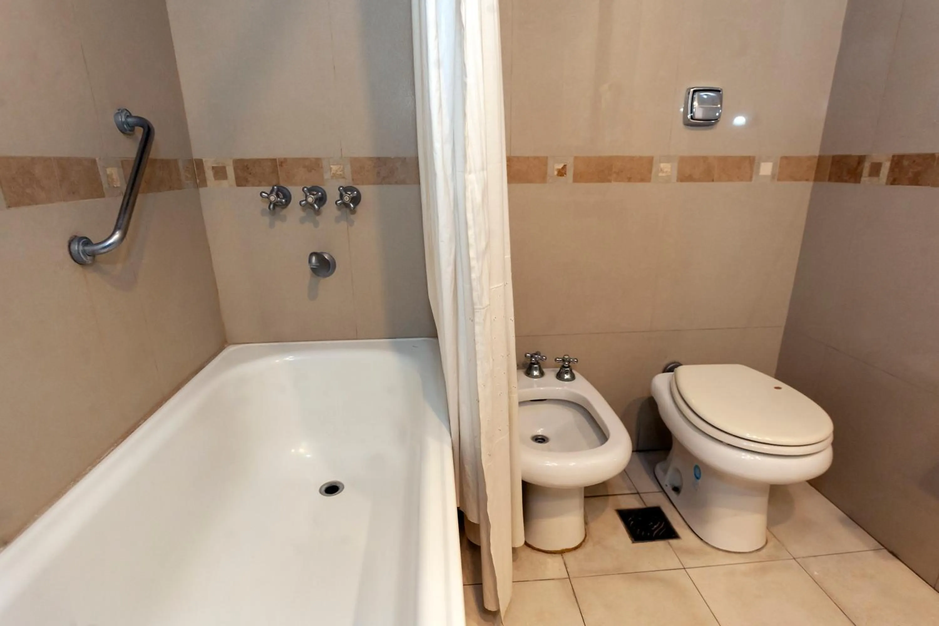 Shower in Hotel Catalinas Tucuman