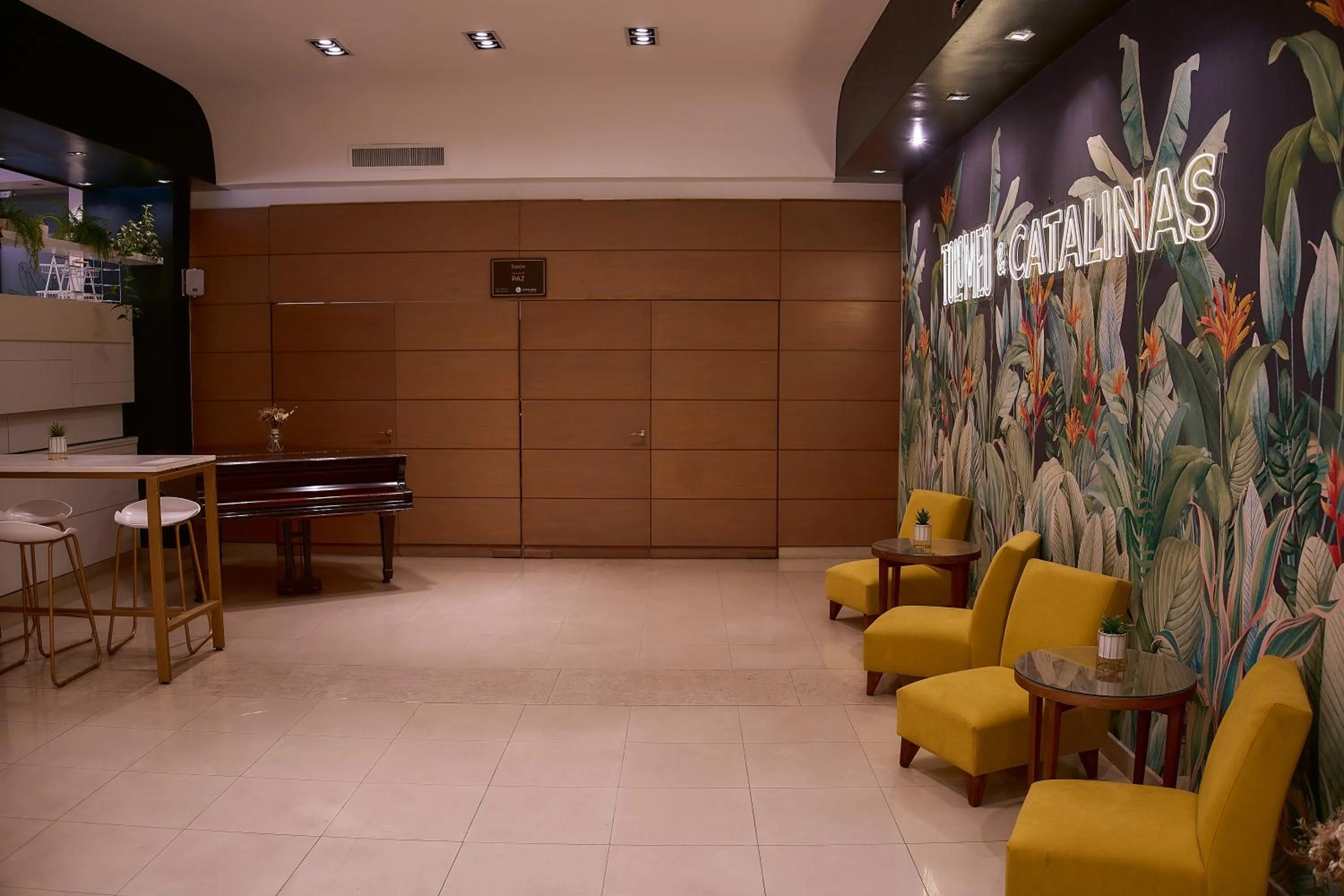 Seating area in Hotel Catalinas Tucuman