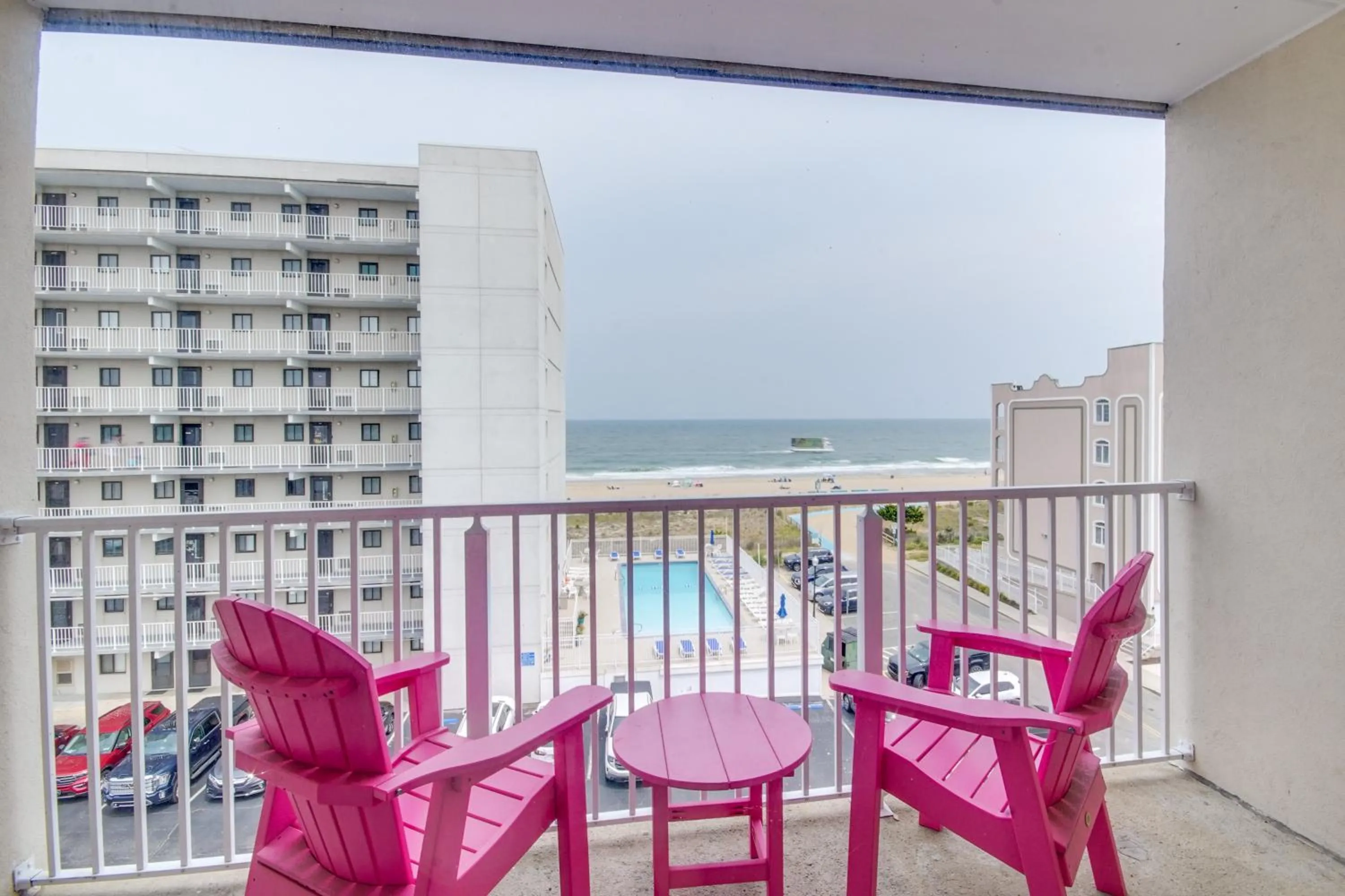 Seating area in Flamingo Motel