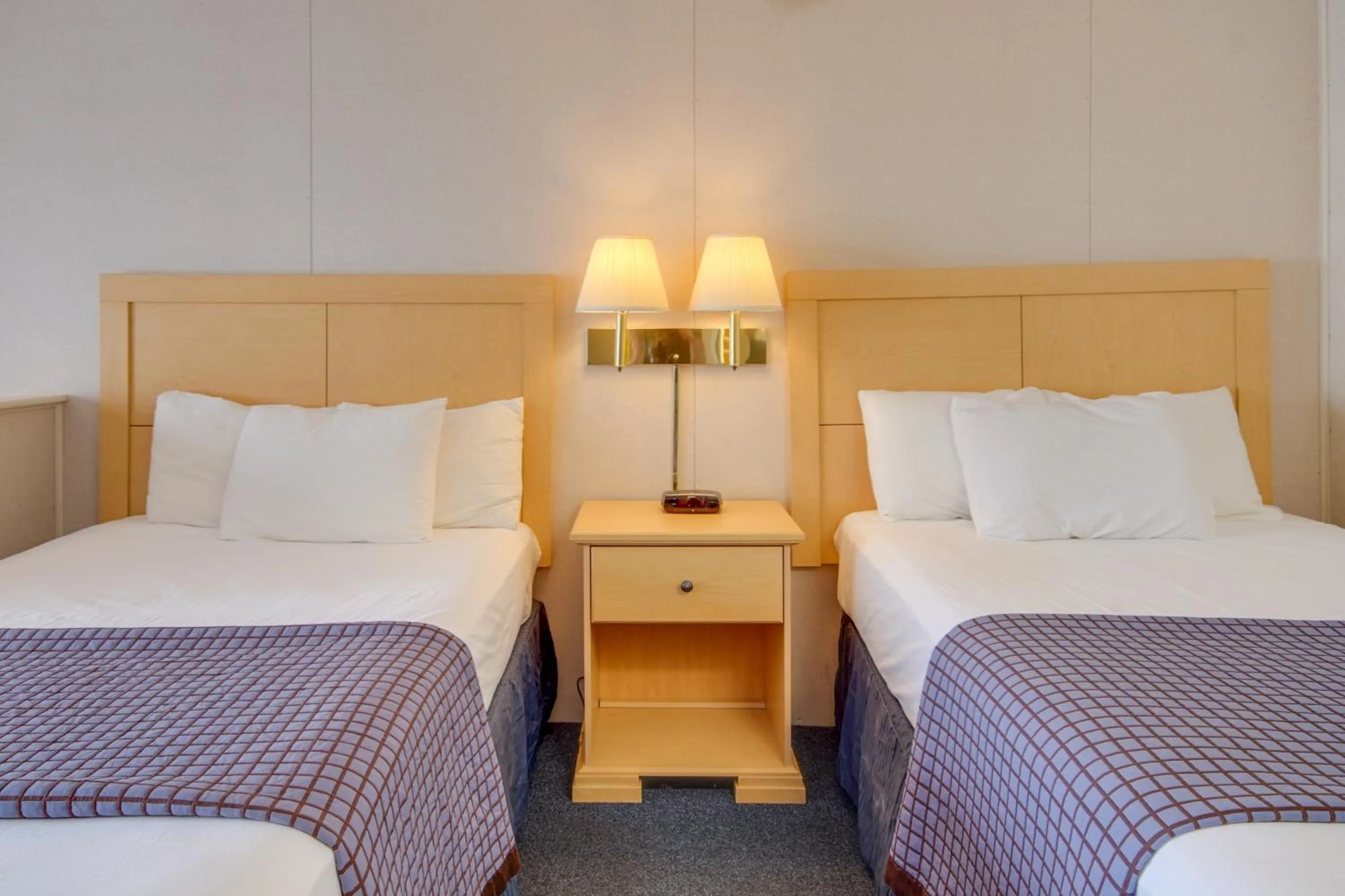 Bedroom, Bed in Flamingo Motel