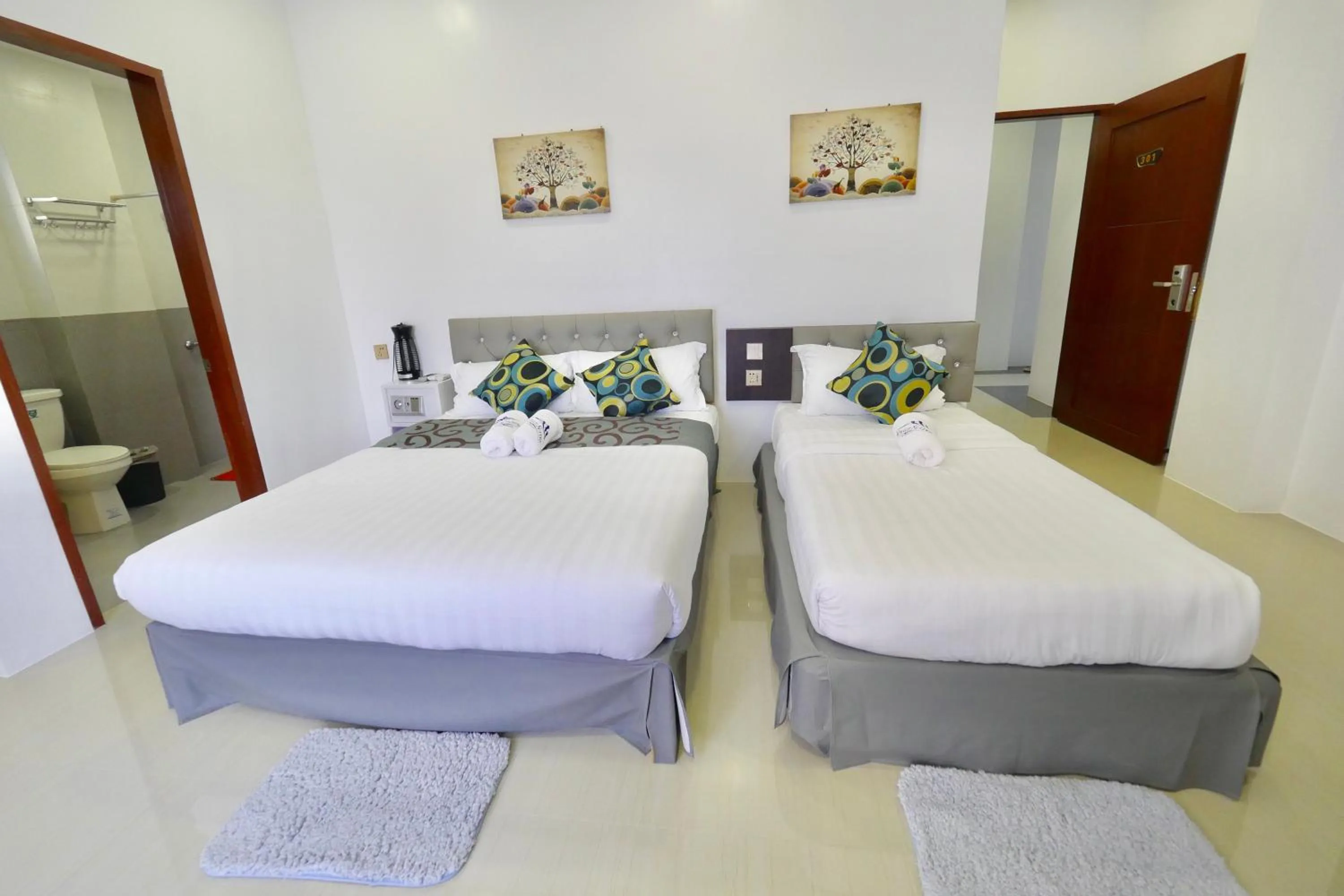 Photo of the whole room, Bed in Mirage Suites de Boracay