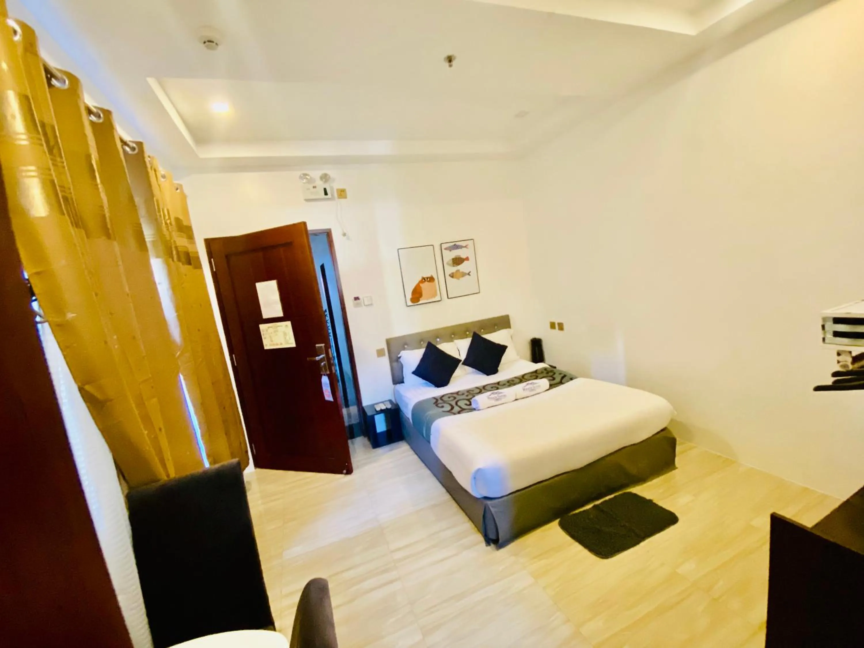 Bed in Mirage Suites de Boracay