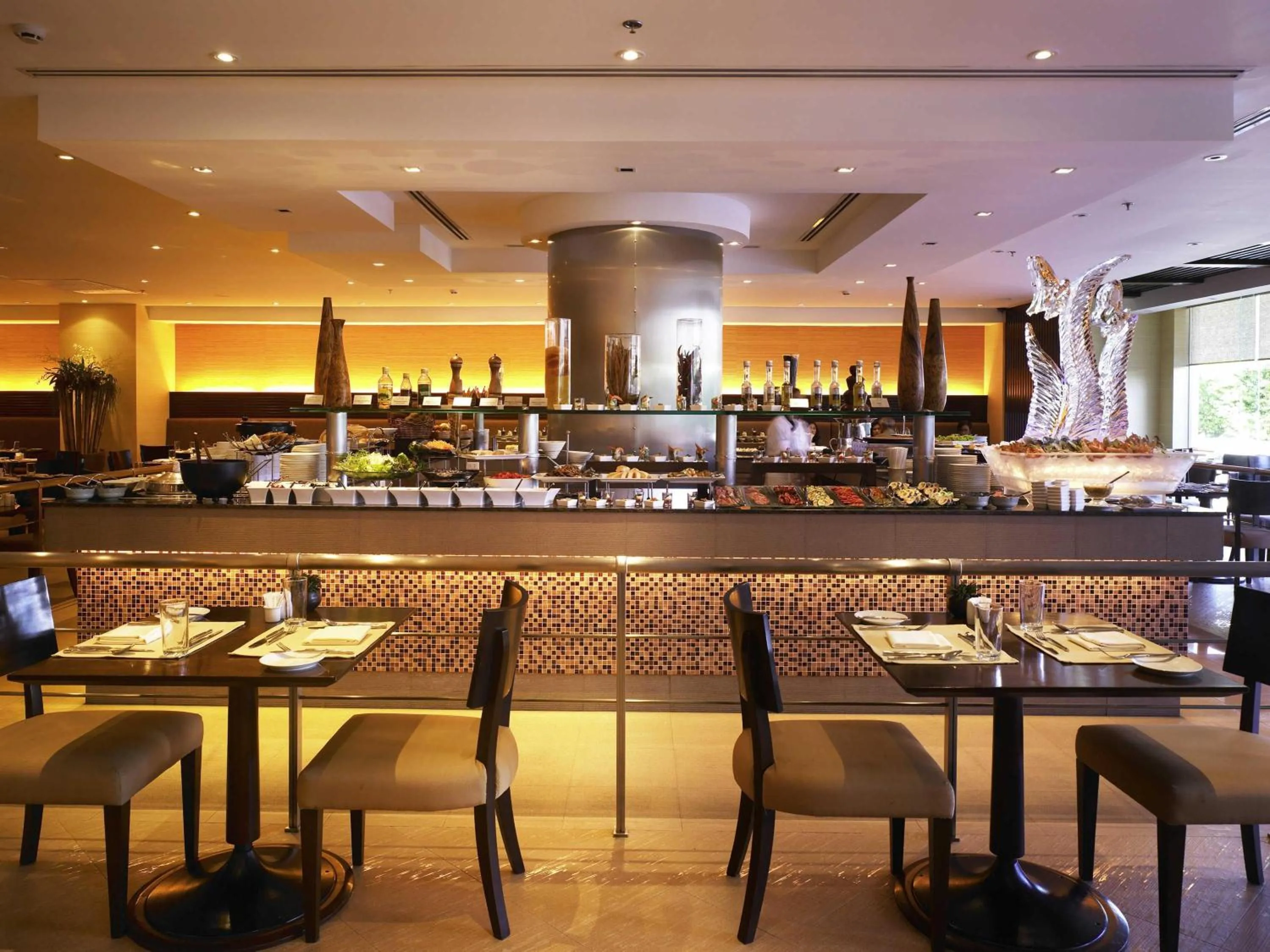 Restaurant/places to eat in Novotel Bangkok Bangna