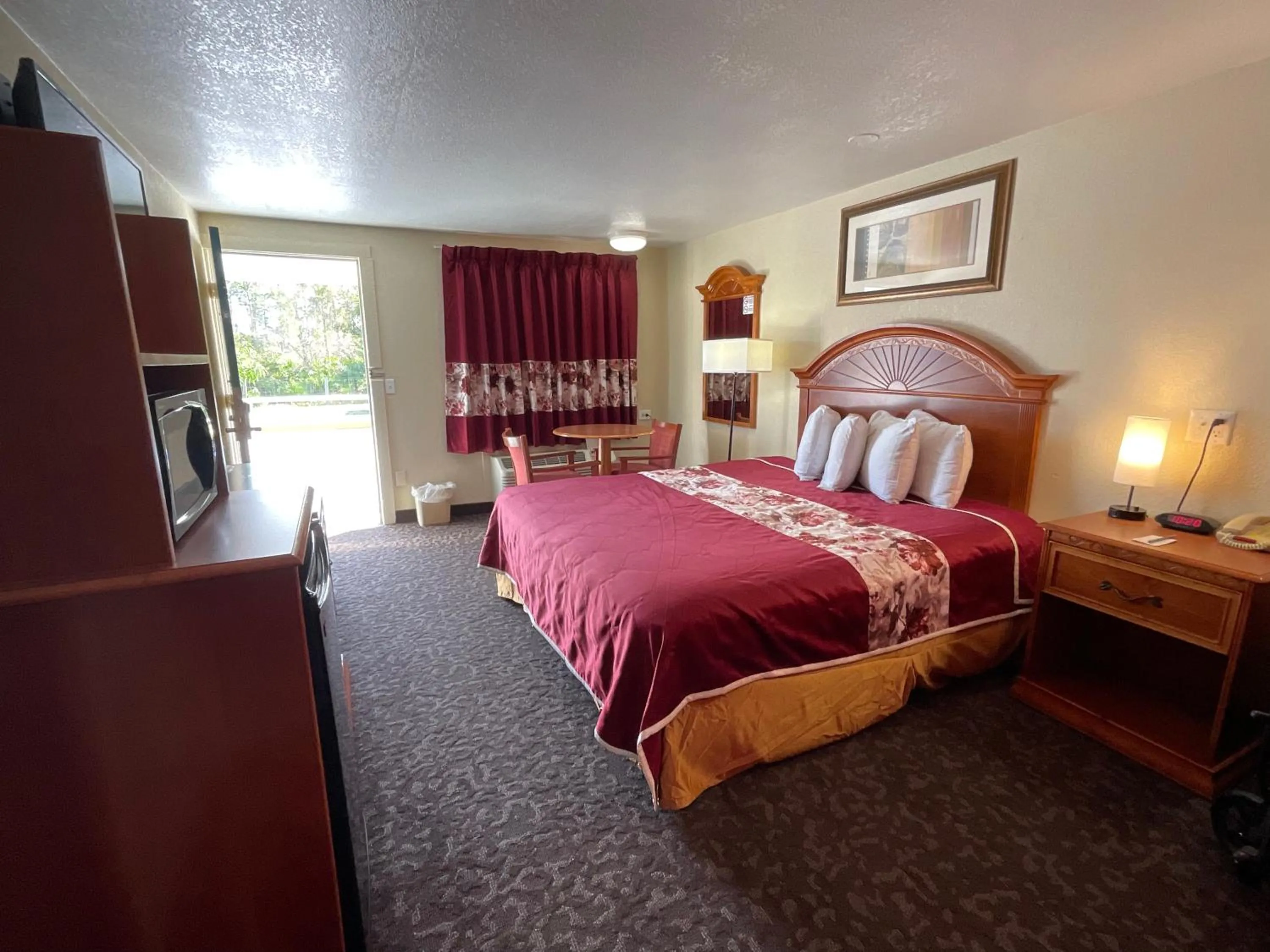 Bed in Knights Inn Punta Gorda