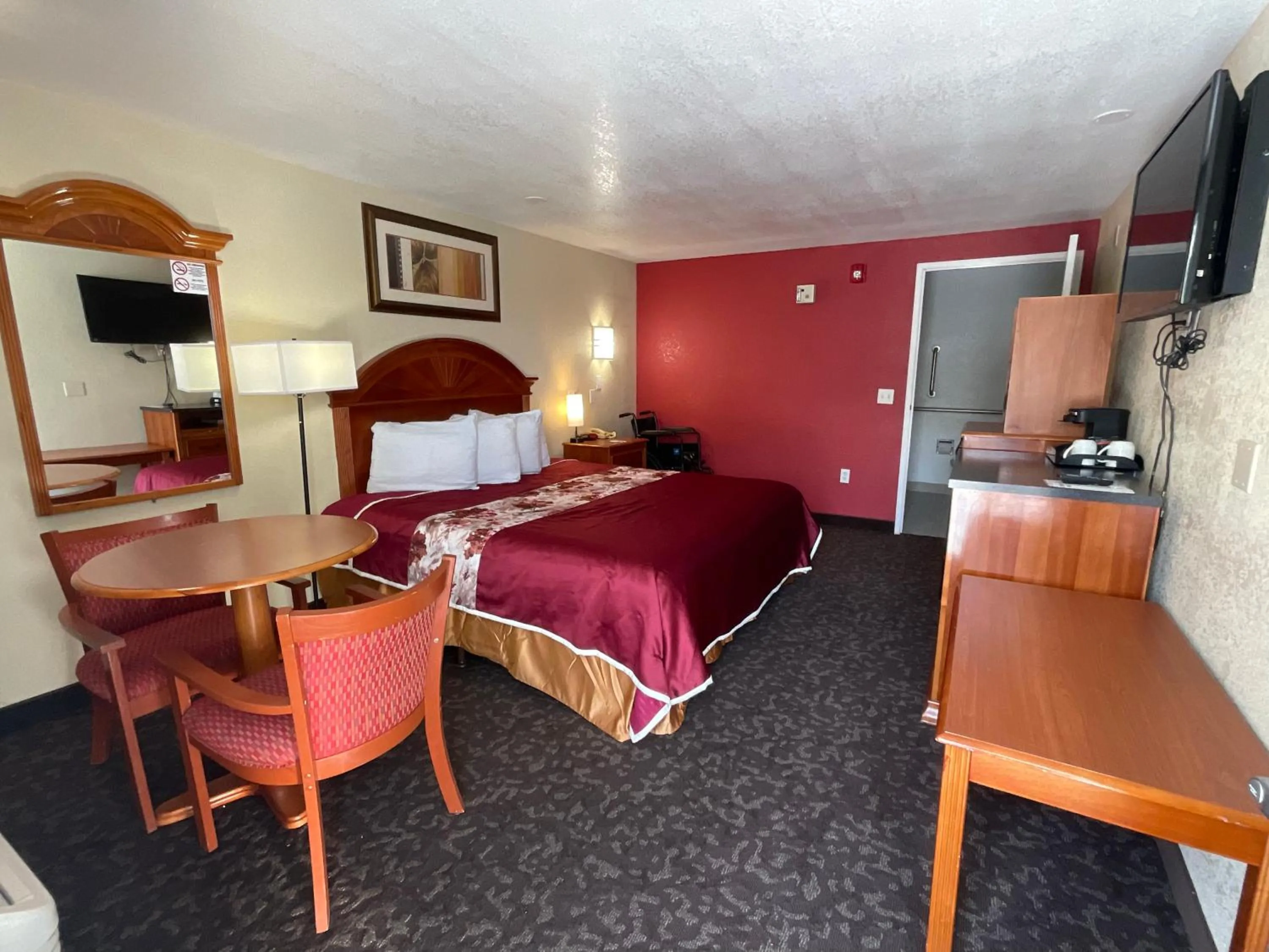 Bed in Knights Inn Punta Gorda