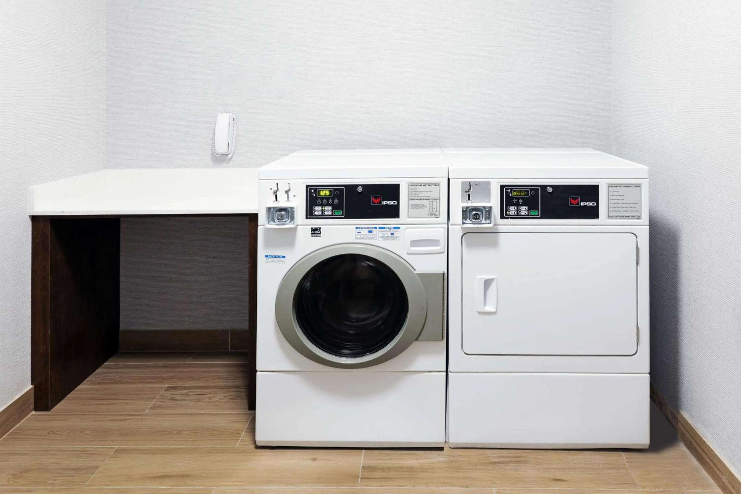 Property building in Hampton Inn & Suites Dallas I-30 Cockrell Hill, Tx