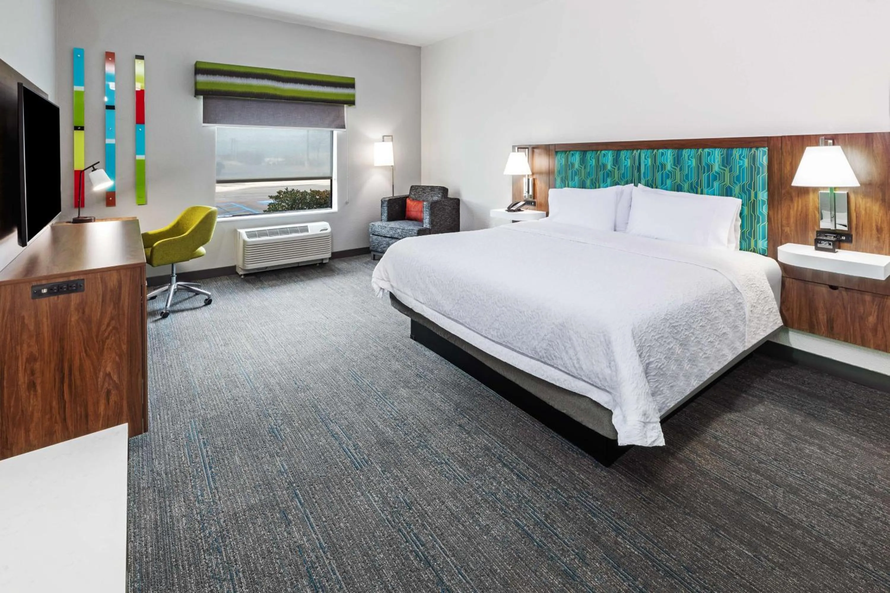 Bed in Hampton Inn & Suites Dallas I-30 Cockrell Hill, Tx