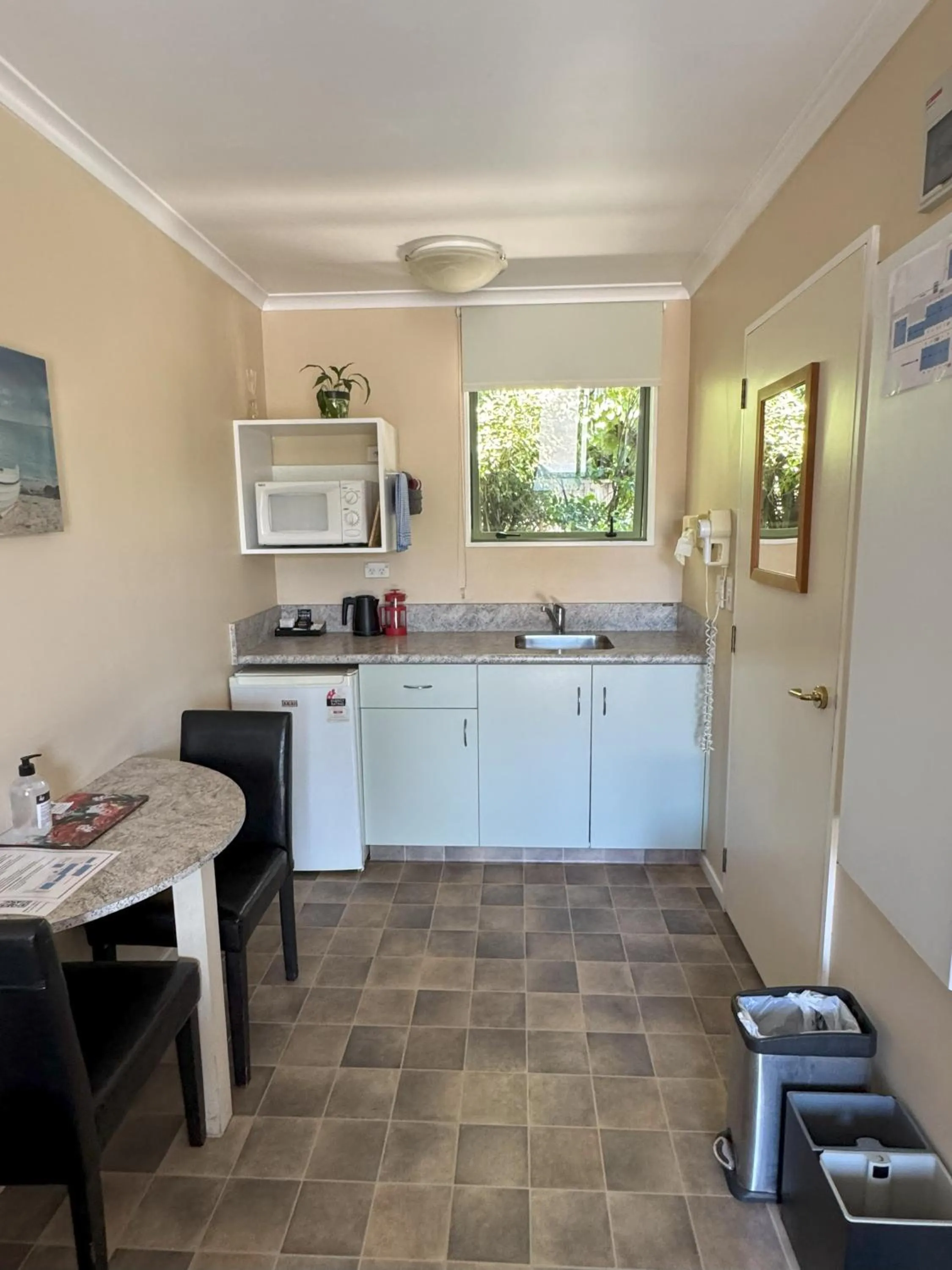 Kitchen or kitchenette in Aldan Lodge