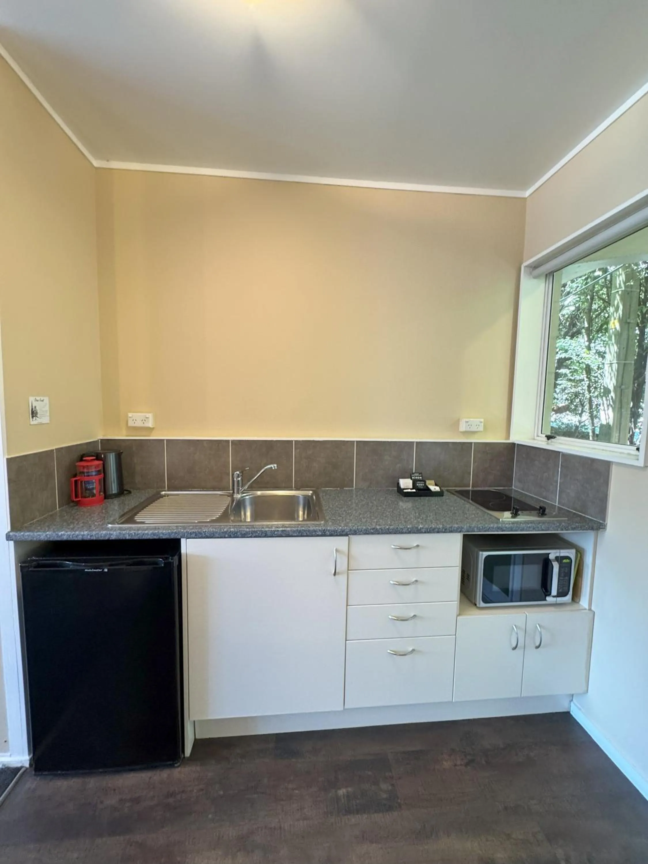 Kitchen or kitchenette in Aldan Lodge