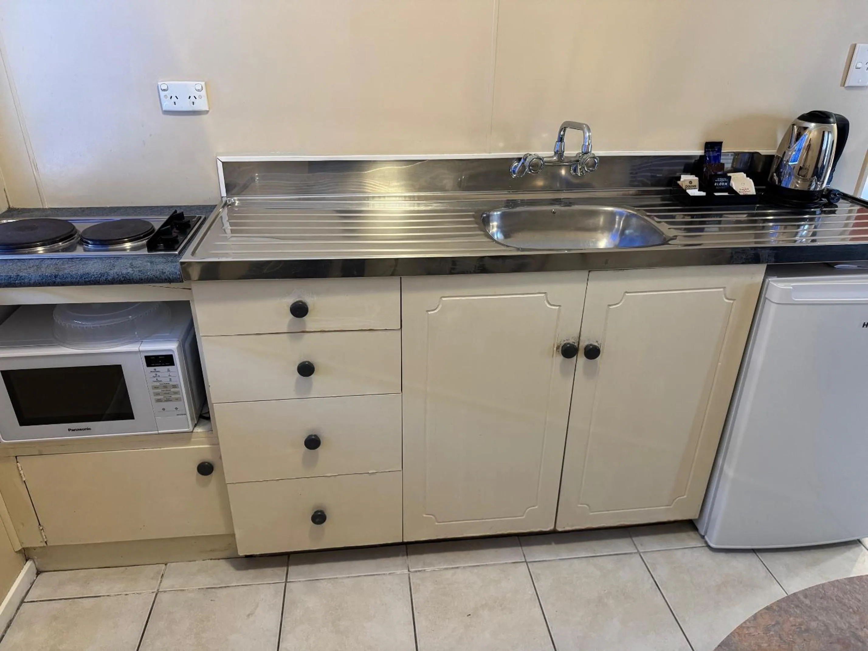 Kitchen or kitchenette in Aldan Lodge