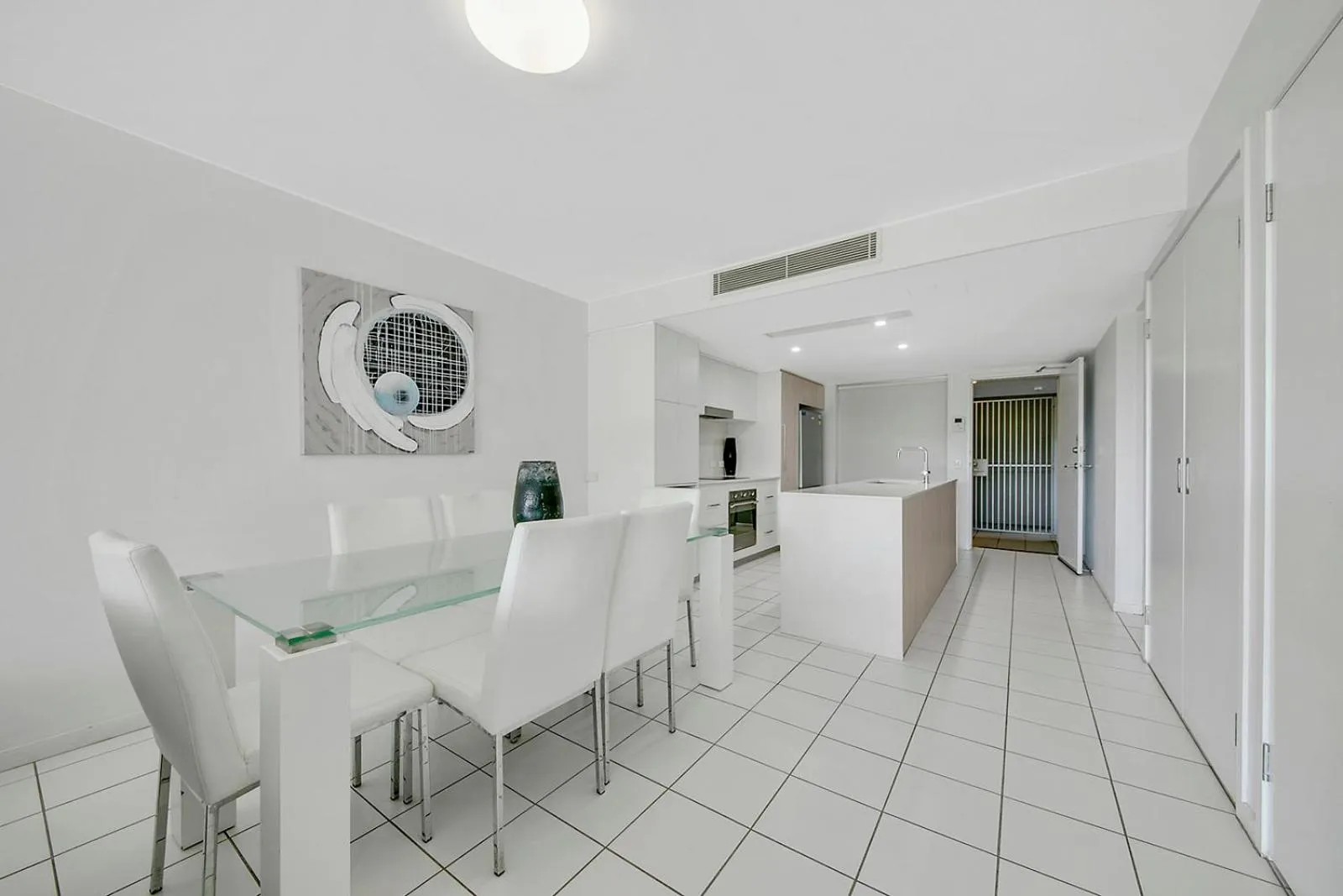 Dining area in Echelon Apartments Yeppoon