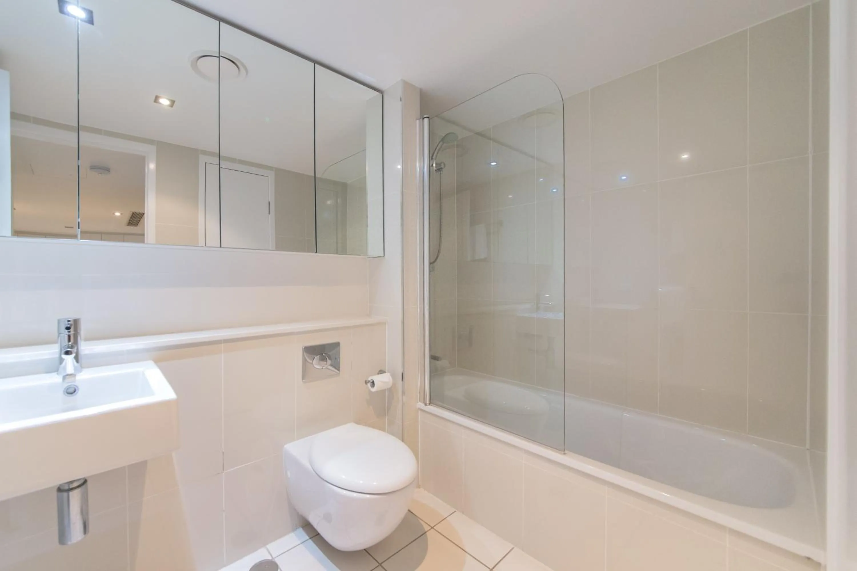Shower in Echelon Apartments Yeppoon