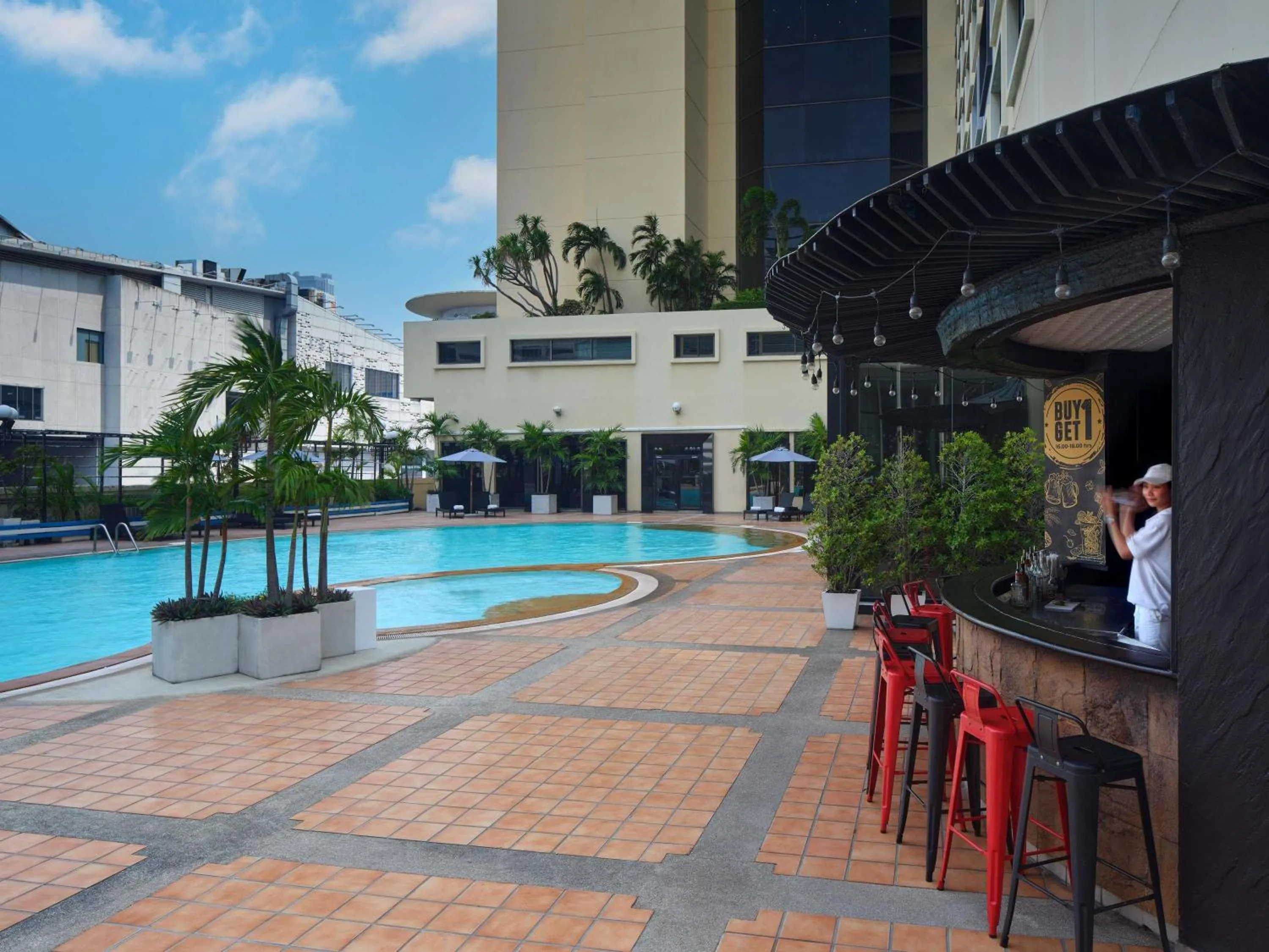 Pool view in Novotel Bangkok on Siam Square