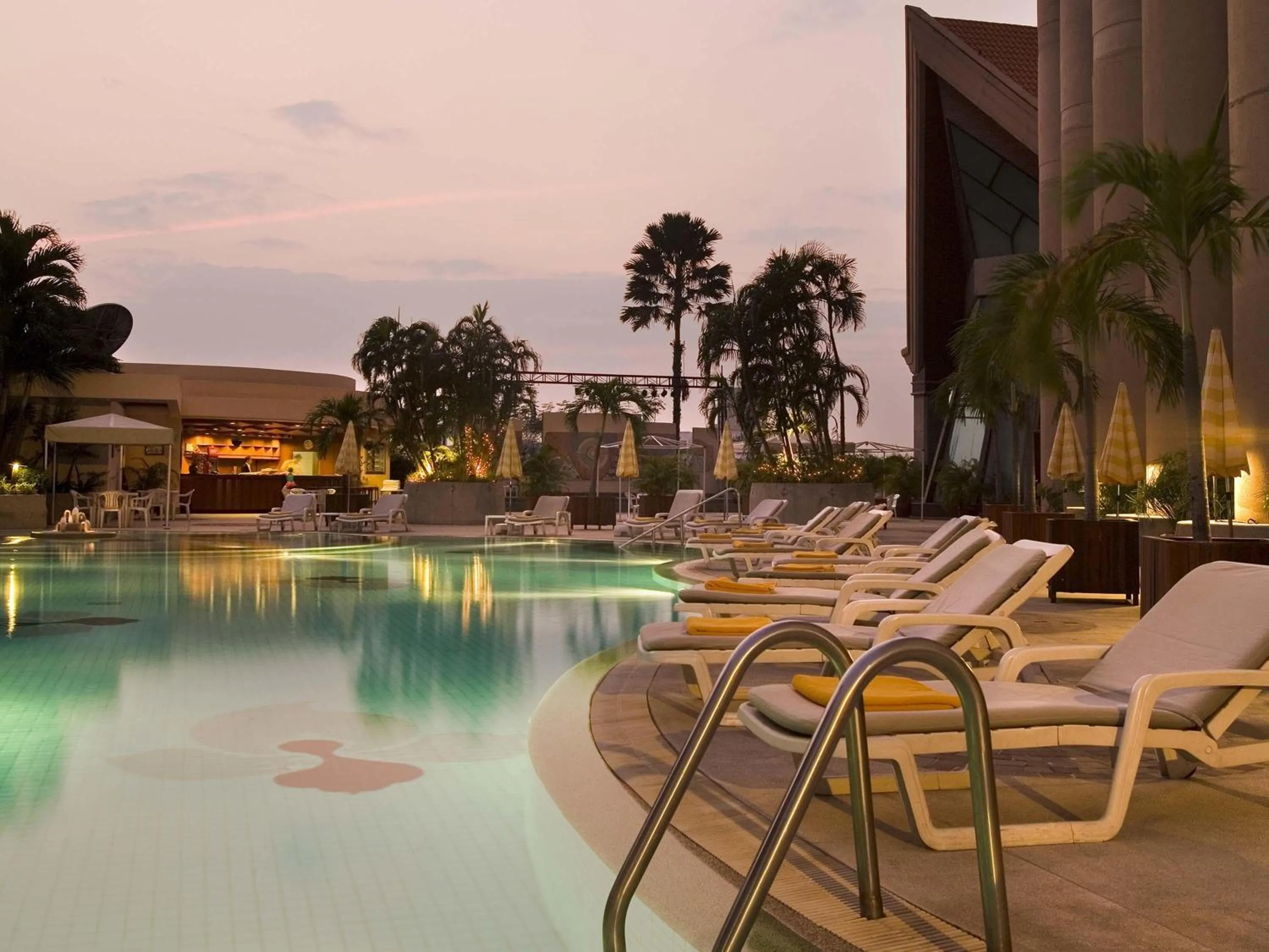 Lounge or bar in Pullman Khon Kaen Raja Orchid