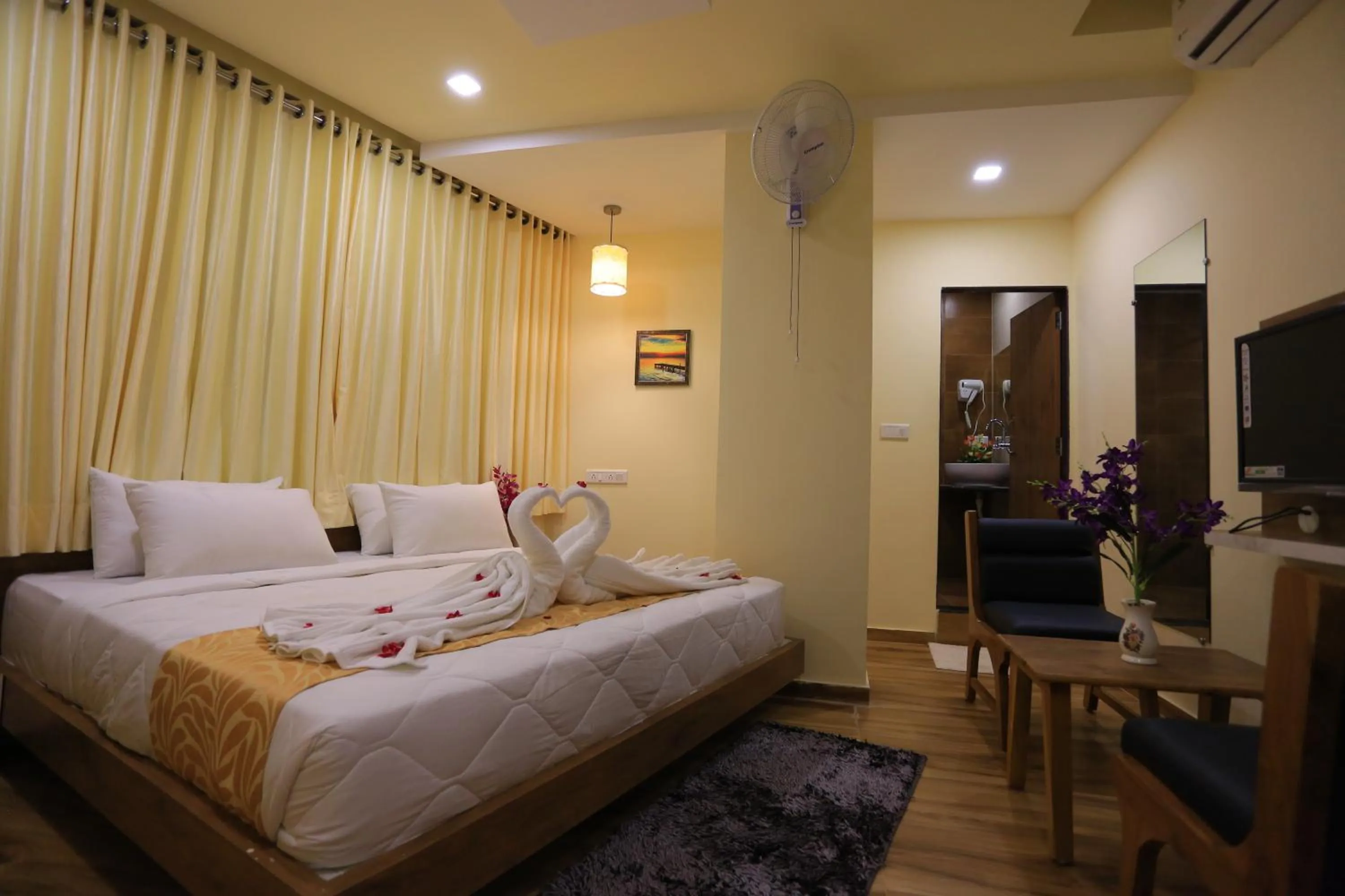 Photo of the whole room in The Grand Raveta