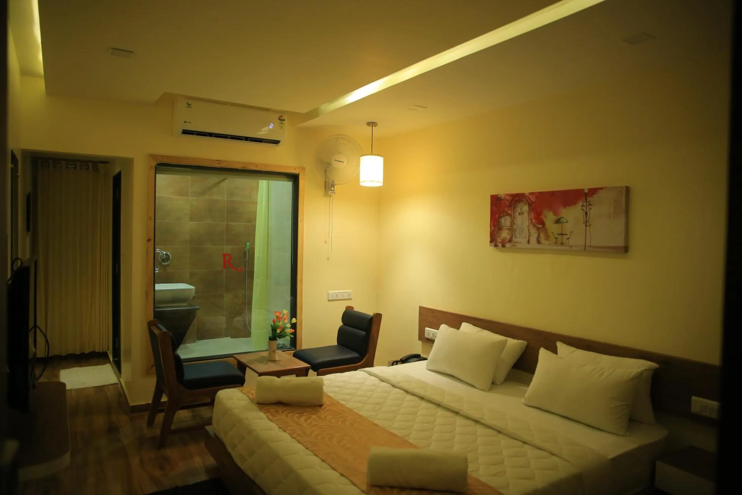 Photo of the whole room in The Grand Raveta