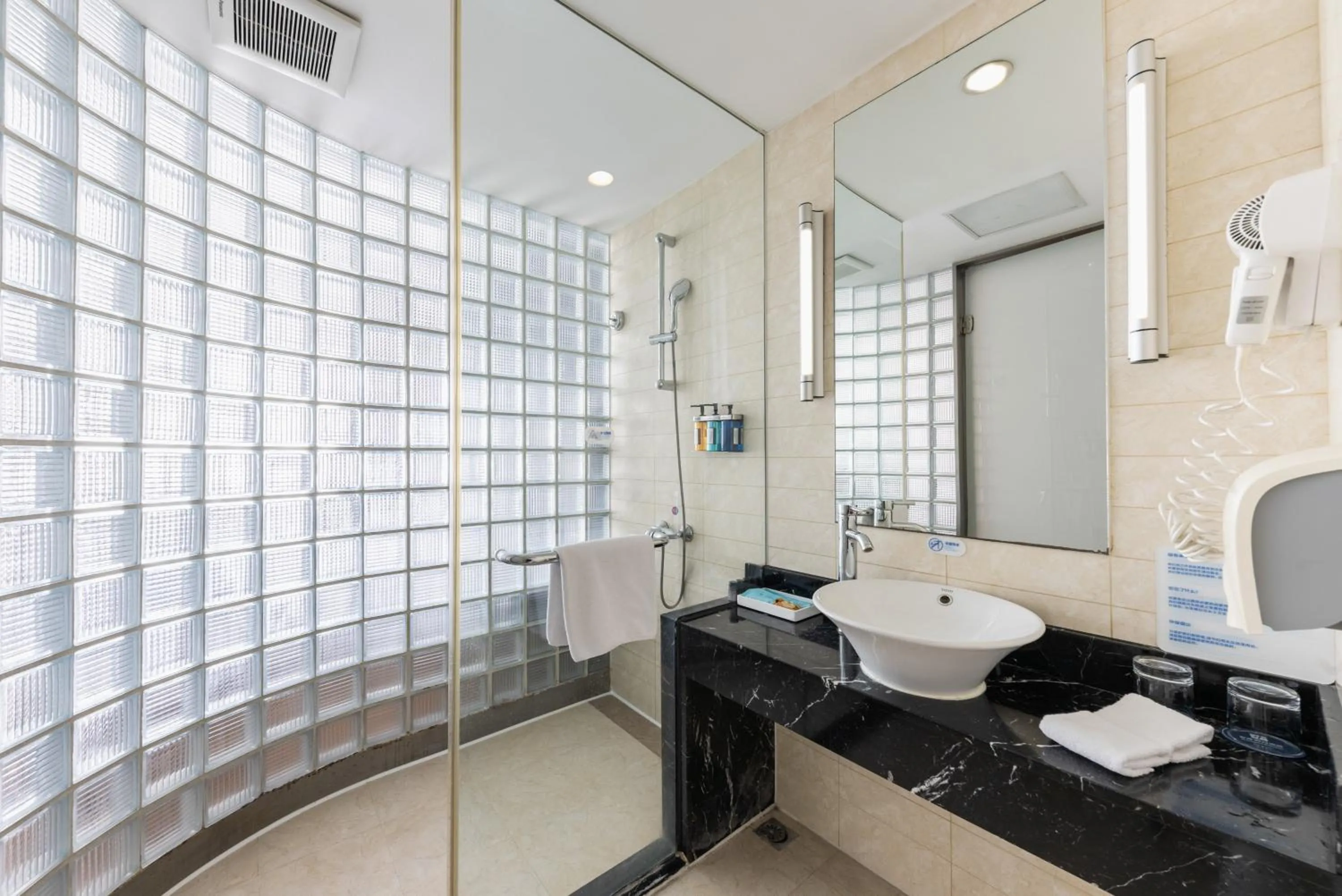 Bathroom in Holiday Inn Express Suzhou Changjiang by IHG