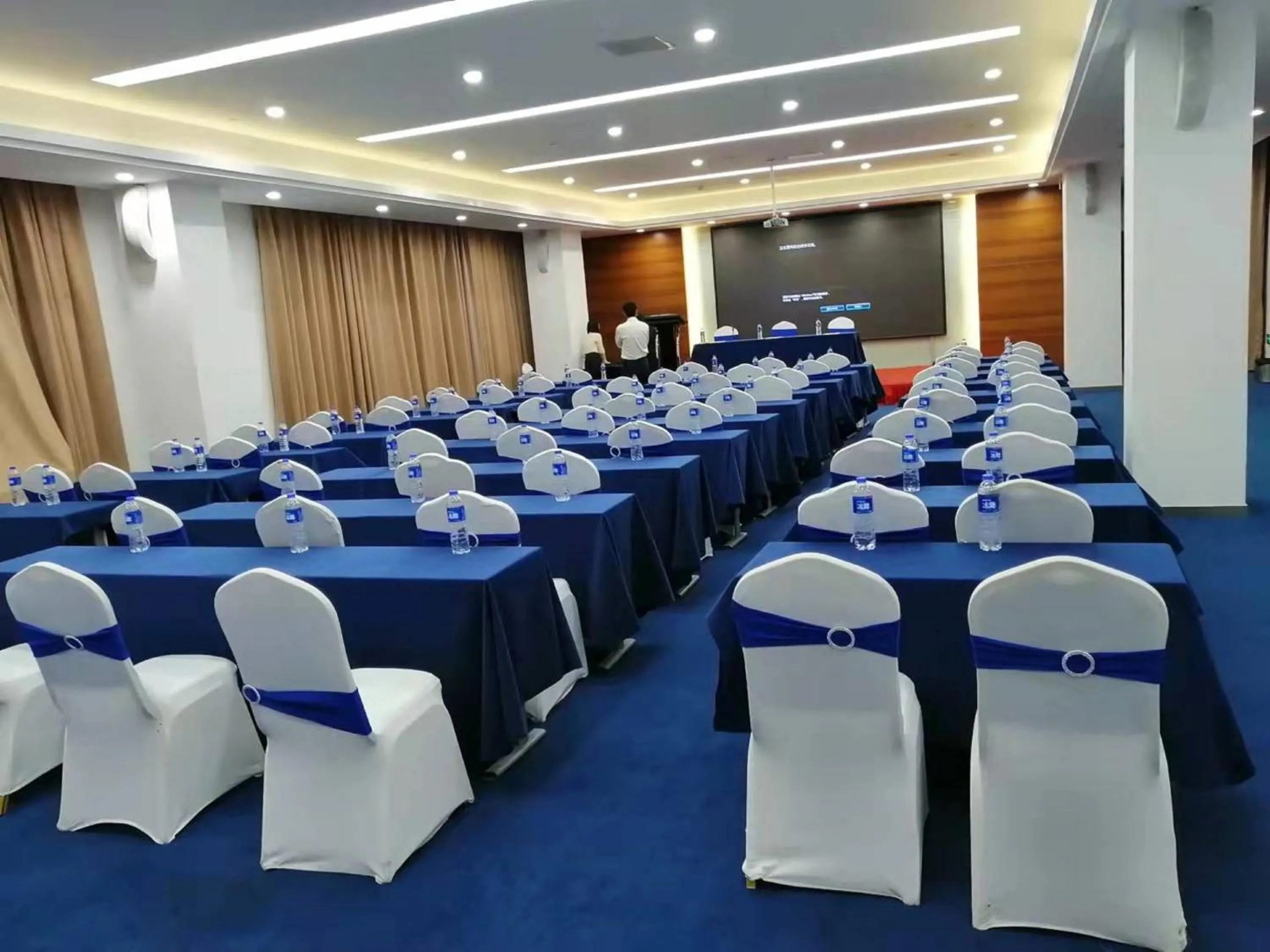 Meeting/conference room in Holiday Inn Express Suzhou Changjiang by IHG
