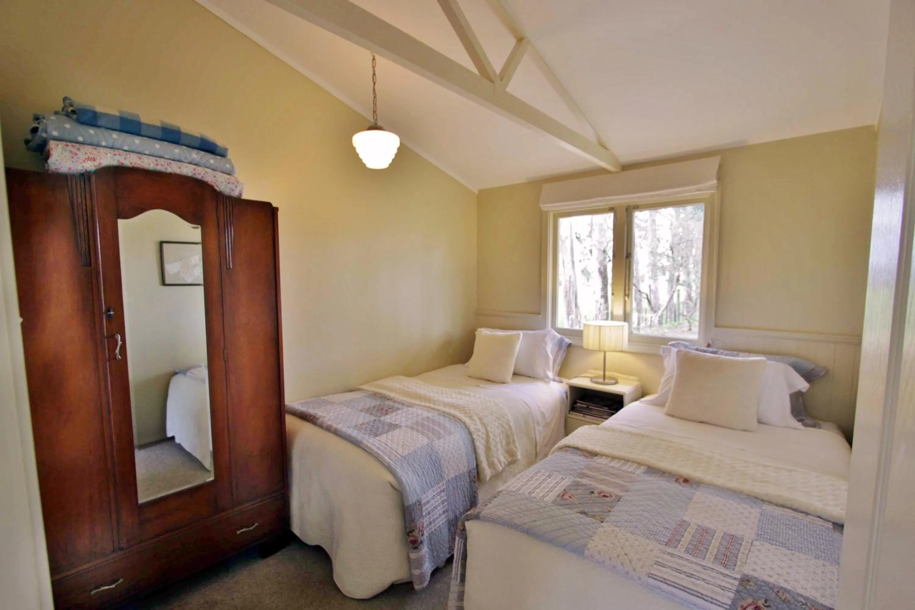 Photo of the whole room, Bed in B&B Blossom Cottage