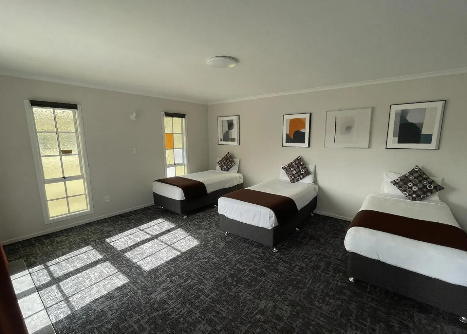 Bed in Boundary Court Motor Inn