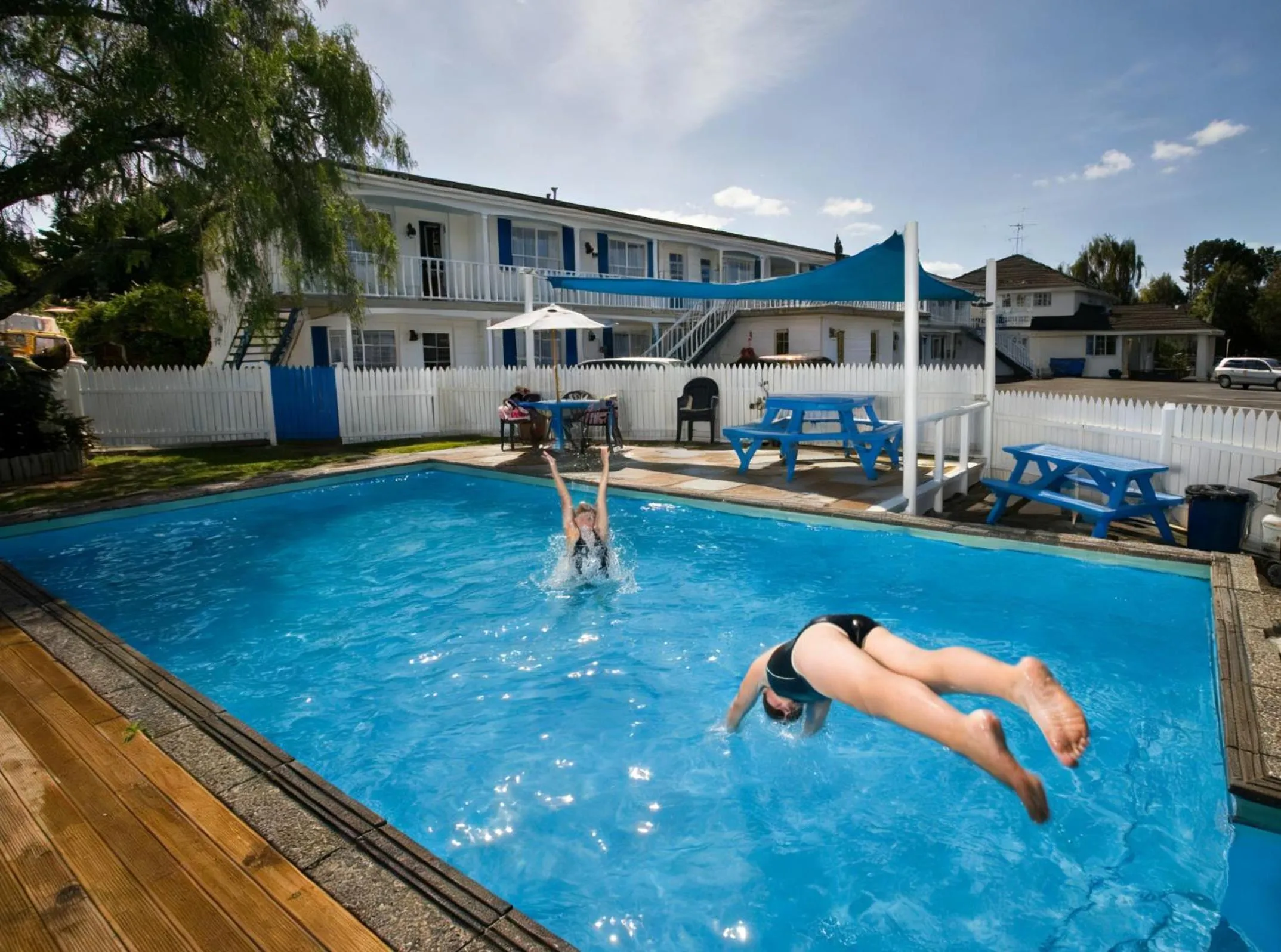 Swimming pool in Boundary Court Motor Inn