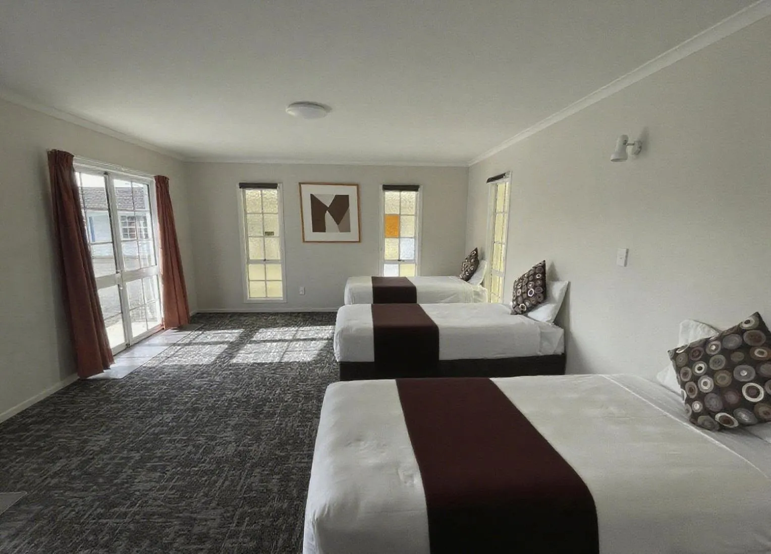 Bed in Boundary Court Motor Inn