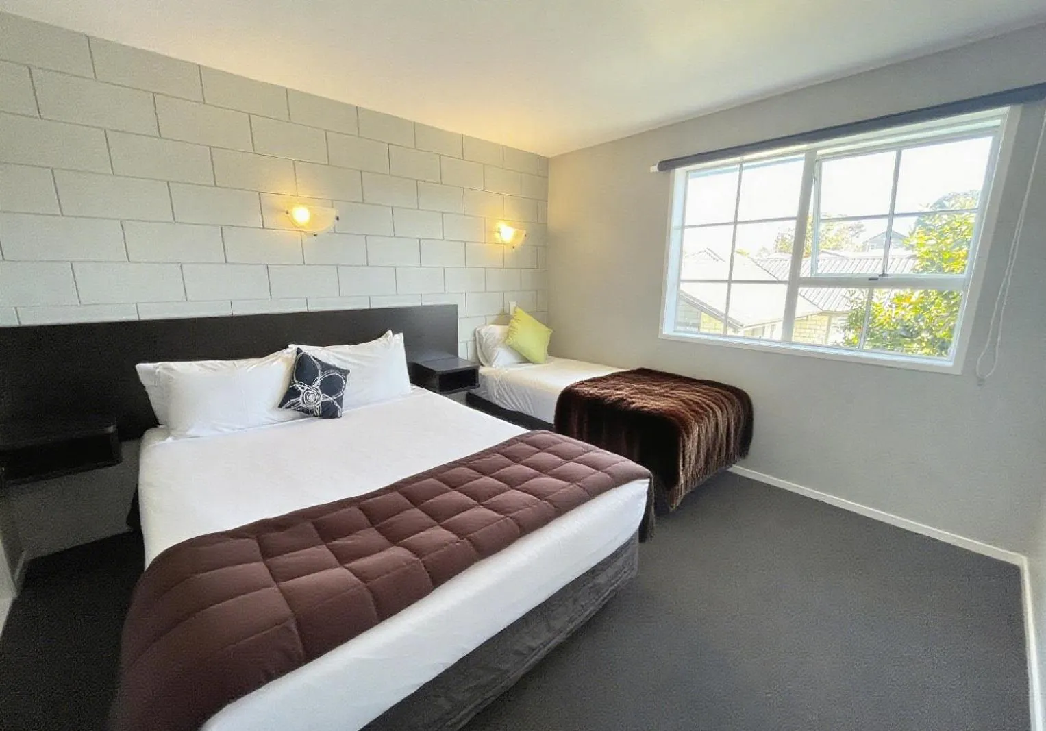 Bed in Boundary Court Motor Inn