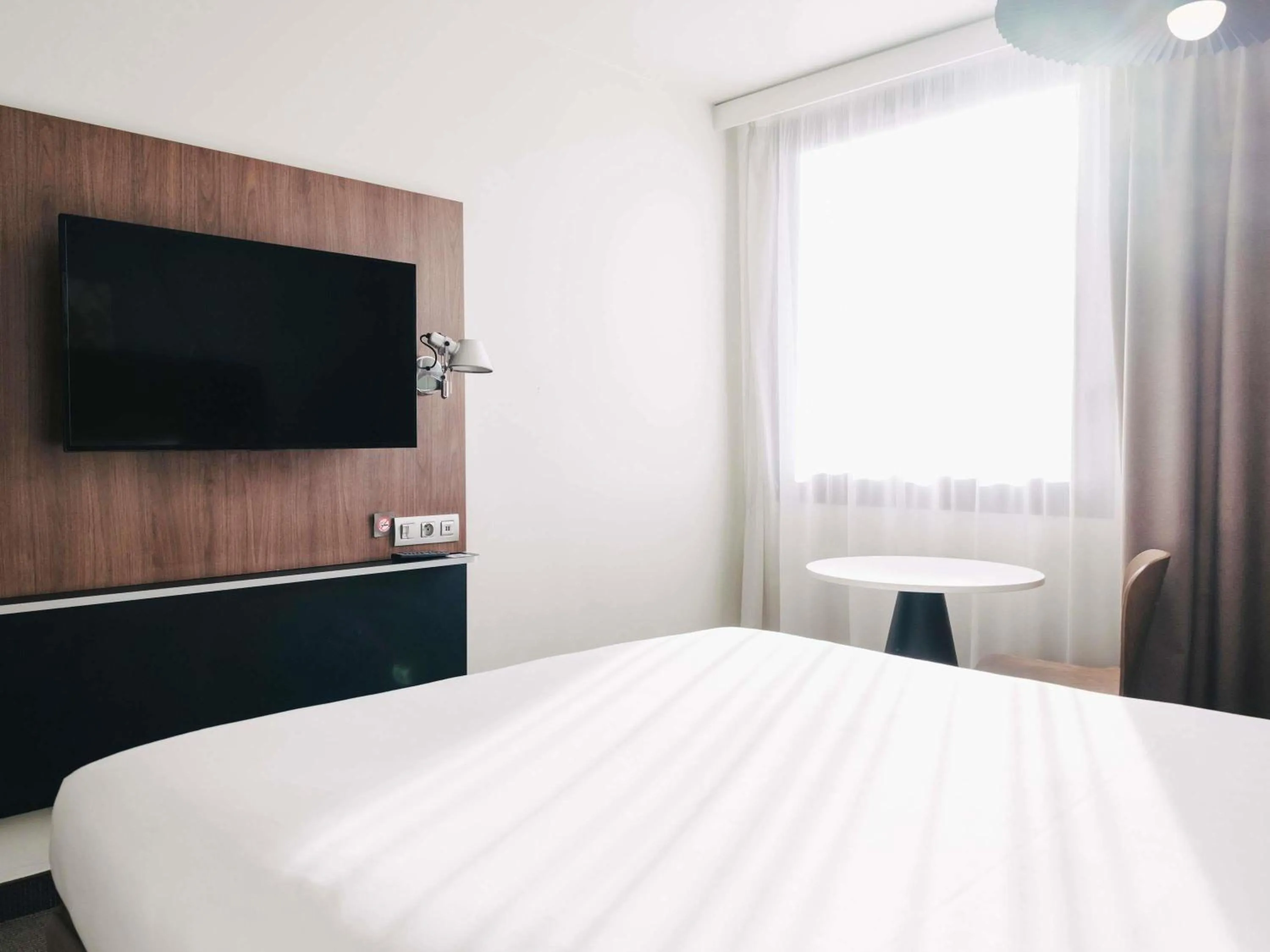 Bedroom, Bed in Ibis Rouen Centre Rive Gauche Mermoz