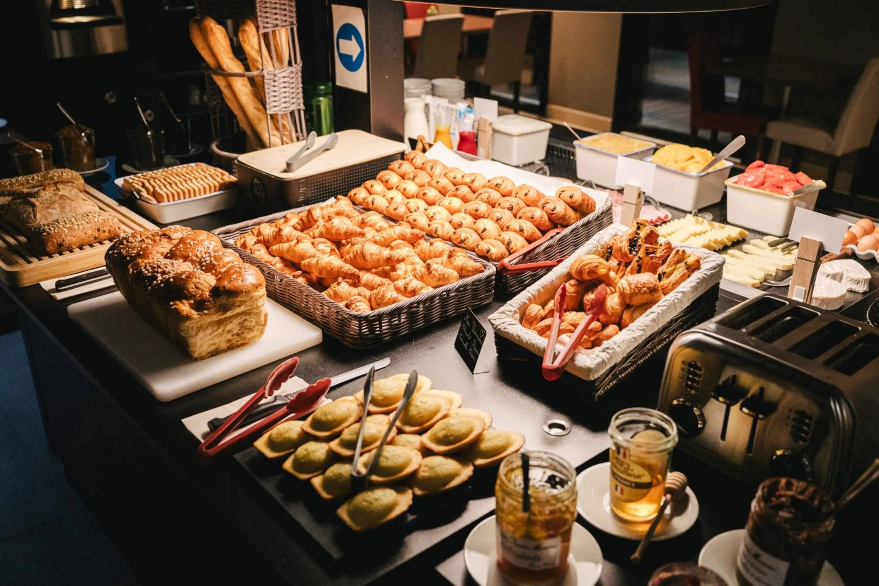 Breakfast in Ibis Rouen Centre Rive Gauche Mermoz