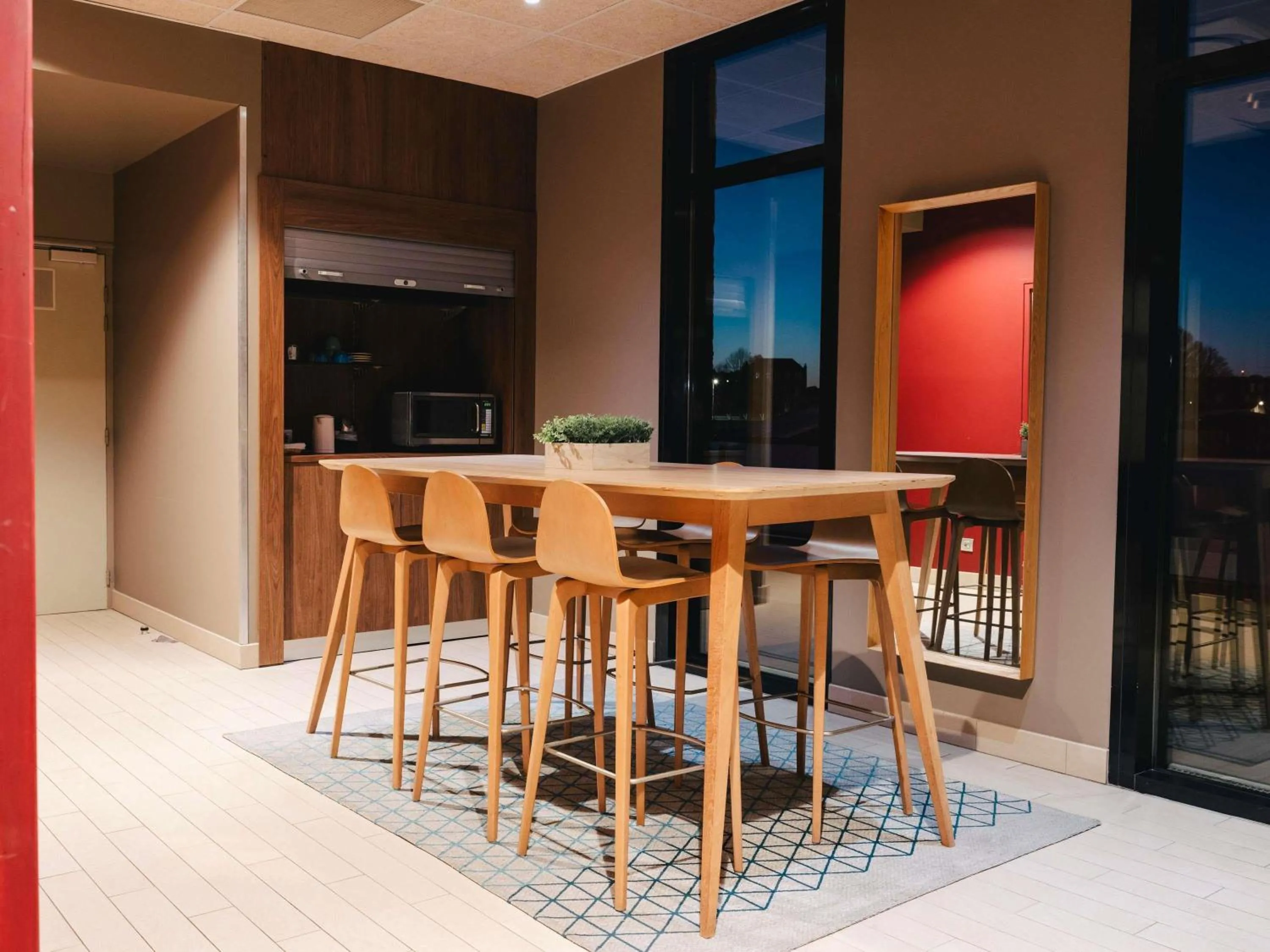 Lounge or bar in Ibis Rouen Centre Rive Gauche Mermoz