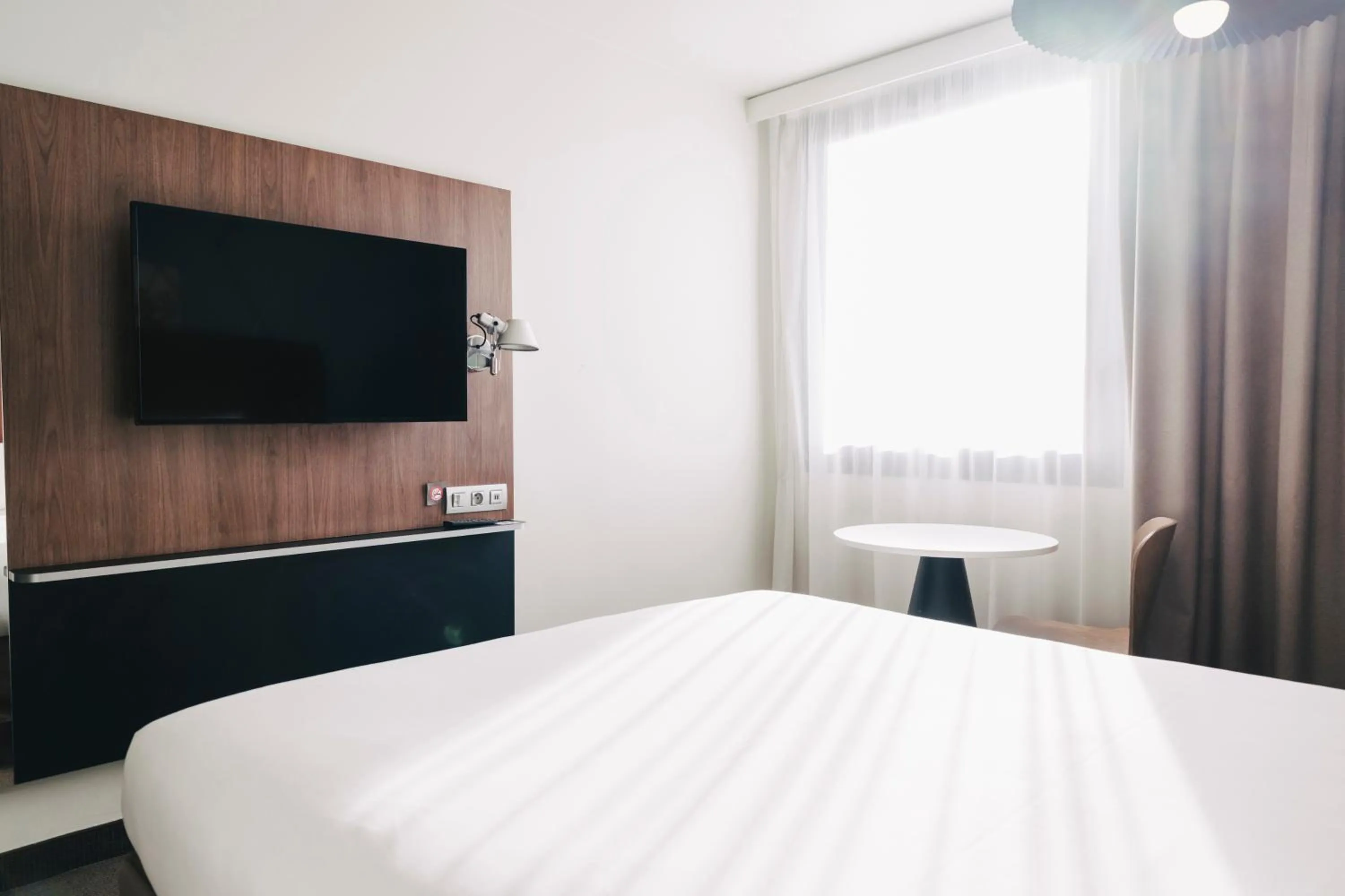 Bed in Ibis Rouen Centre Rive Gauche Mermoz