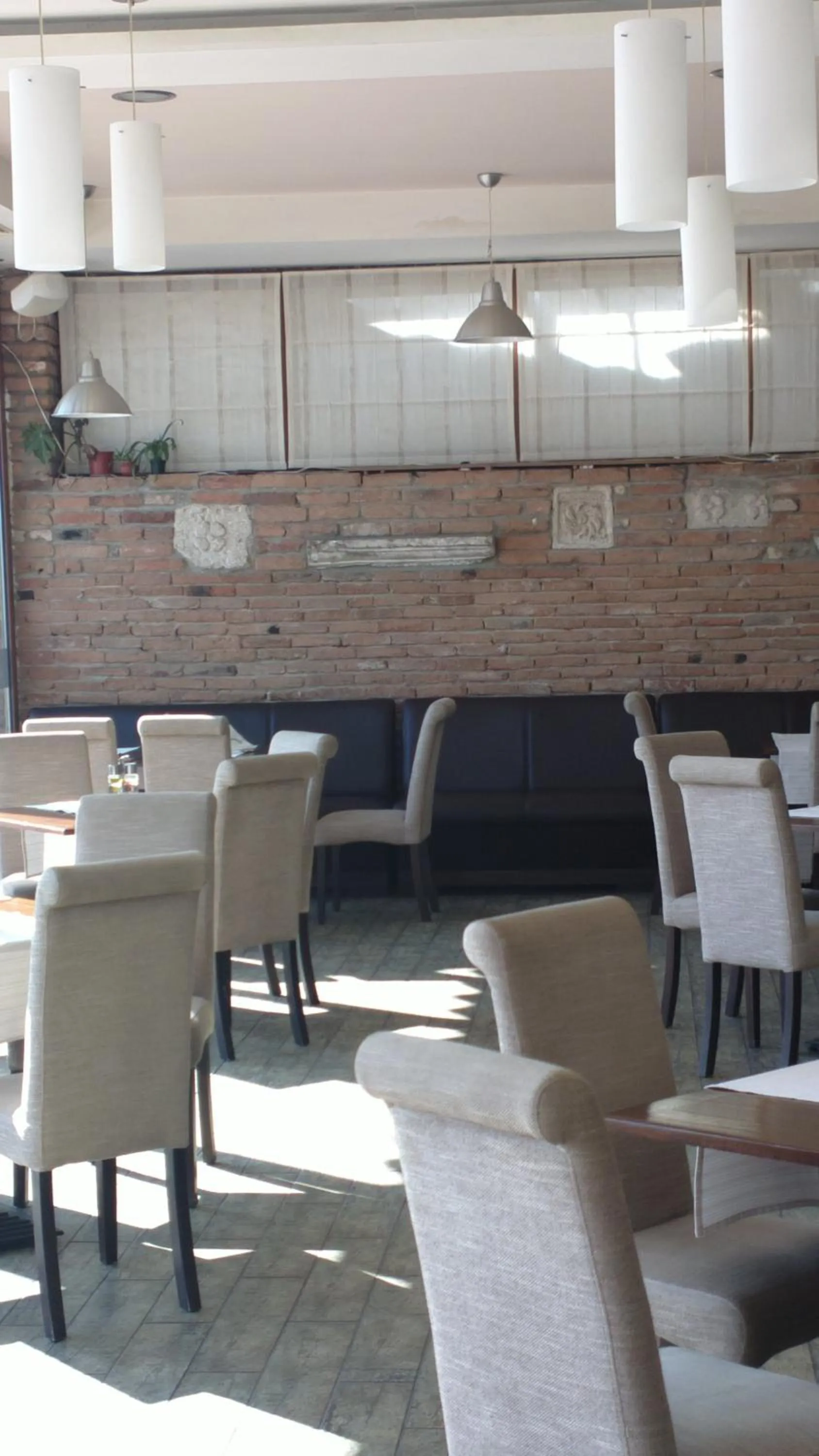 Restaurant/places to eat in Selena Hotel