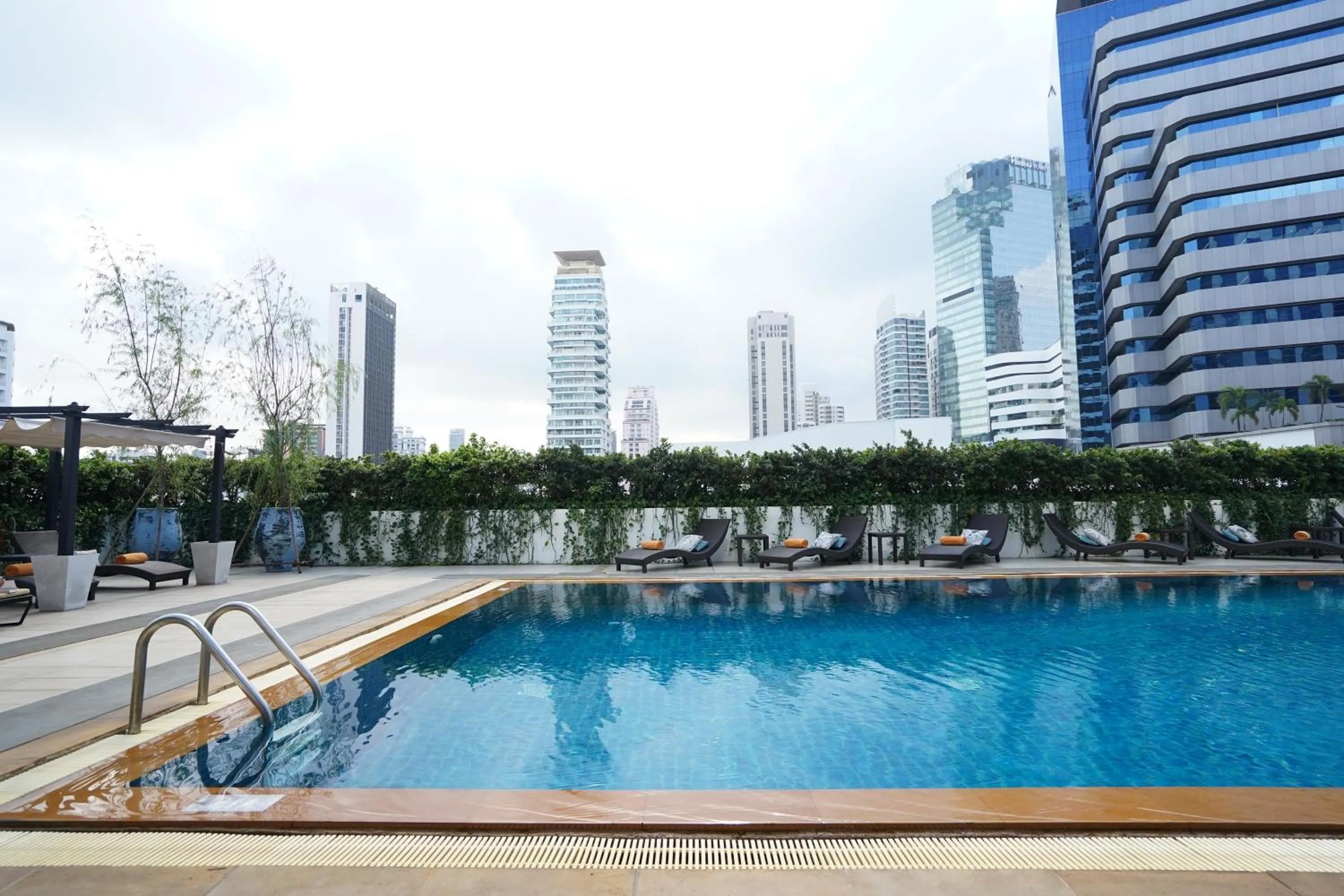 Swimming pool in Bangkok Hotel Lotus Sukhumvit 33